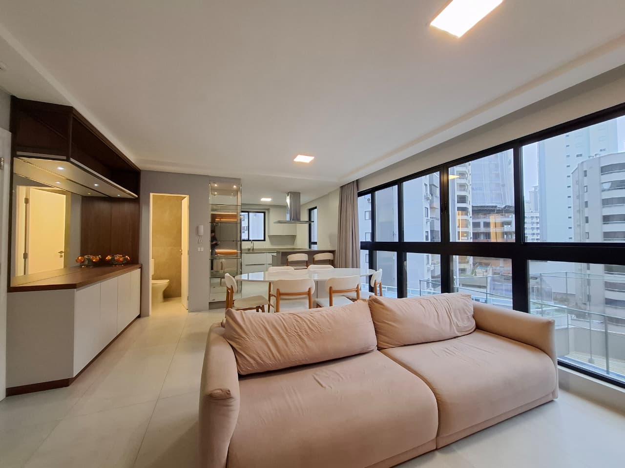 Locação Anual - Apto 3 suítes Quadra Mar - Centro, Balneário Camboriú