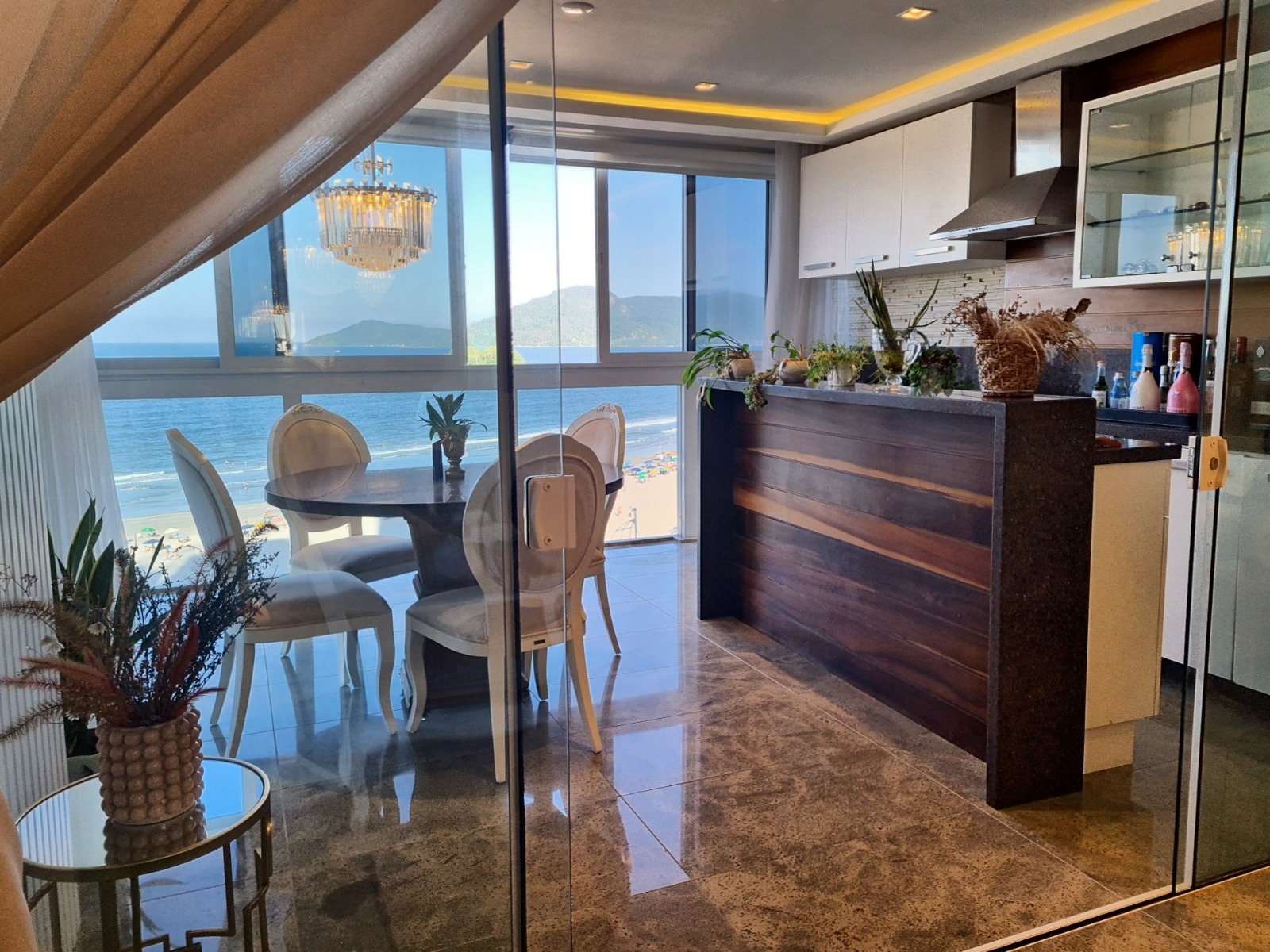 Apartamento alto padrão 4 suítes, 217m², frente mar - Avenida Atlântica, Centro, Balneário Camboriú - Locação Anual