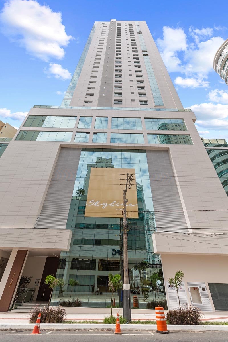 Apartamento 3 suítes mobiliado no Skyline Tower, Pioneiros, Balneário Camboriú