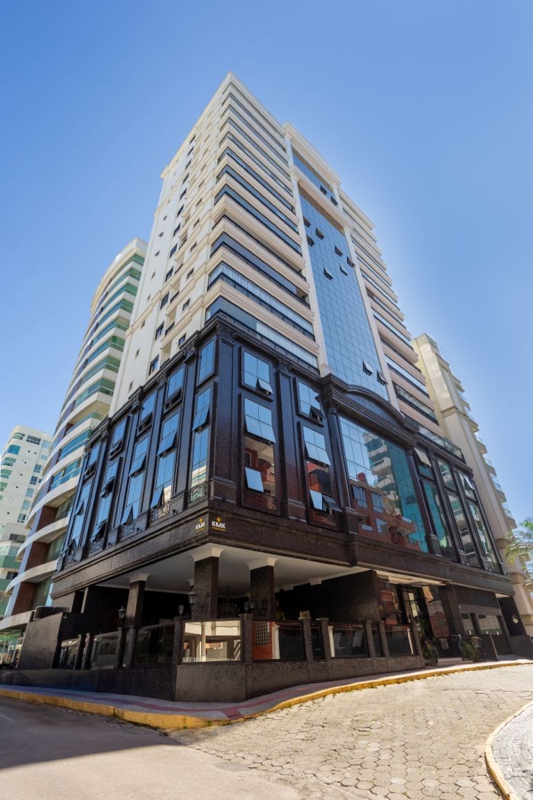 Apartamento 4 suítes no Ed. Invictus, Centro, Itapema