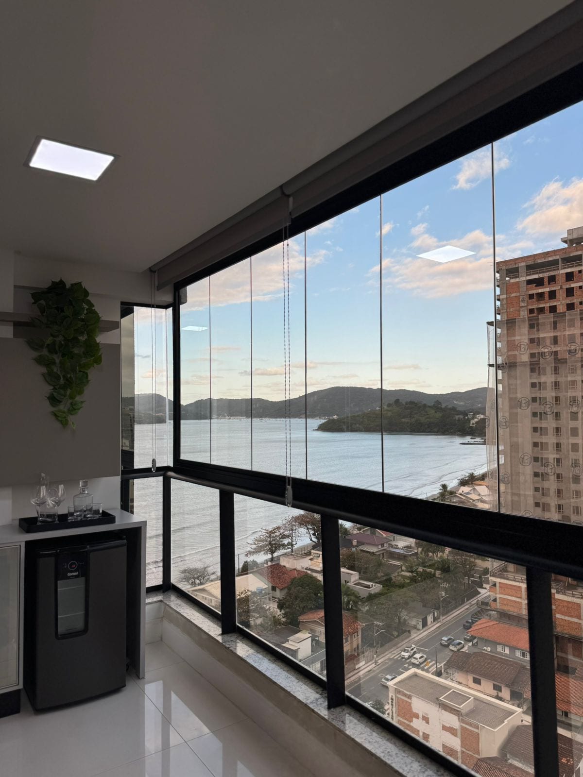 Apartamento 3 suítes mobiliado no Ed. Santorini, Perequê, Porto Belo