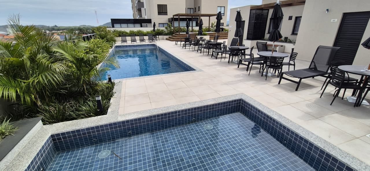 Apartamento 3 dormitórios mobiliado na Avenida Eugênio Krause, Praia da Armação, Penha