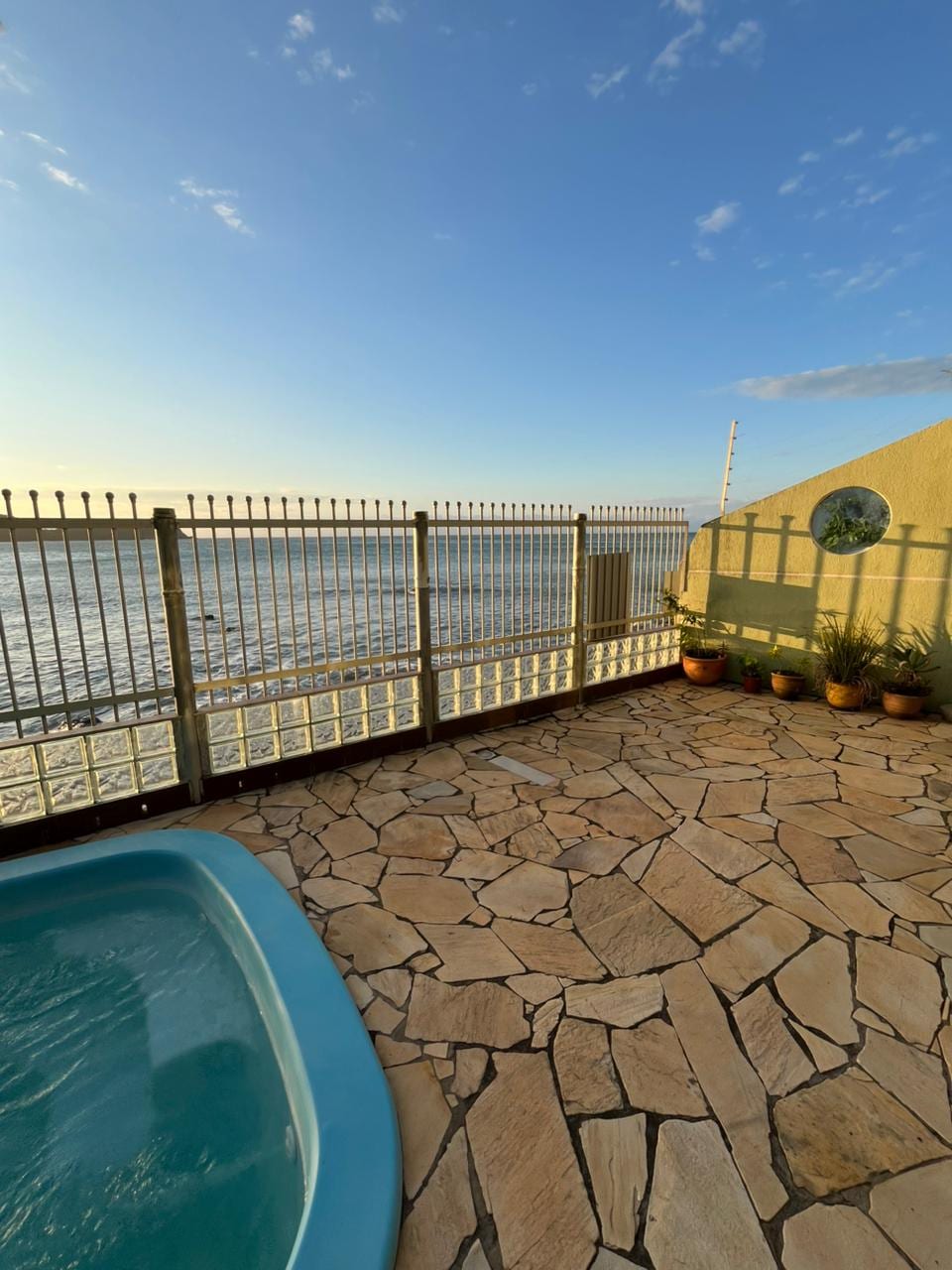 Casa 4 dormitórios frente mar na Rua São Roque, Praia da Armação, Penha