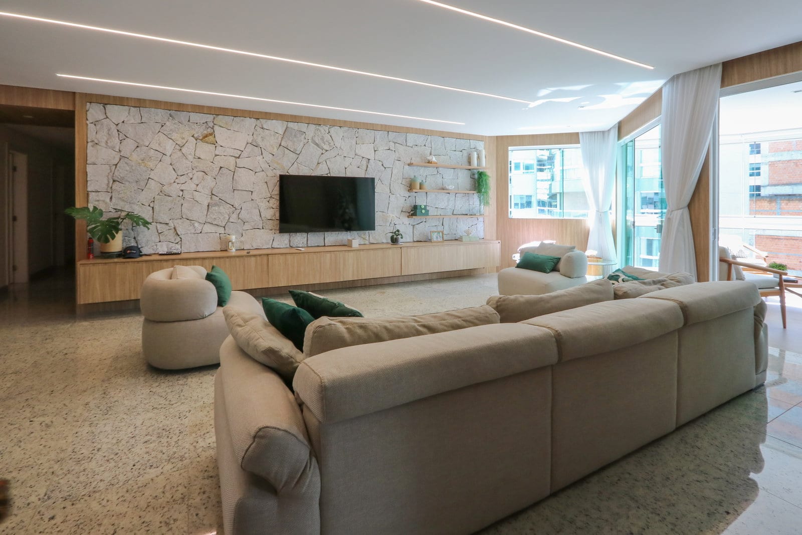 Apartamento 4 suítes no Ed. Splendor Of The Sea, Meia Praia, Itapema