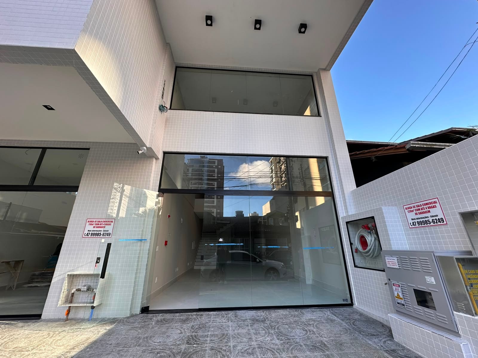 Sala comercial na Rua 286, Meia Praia, Itapema