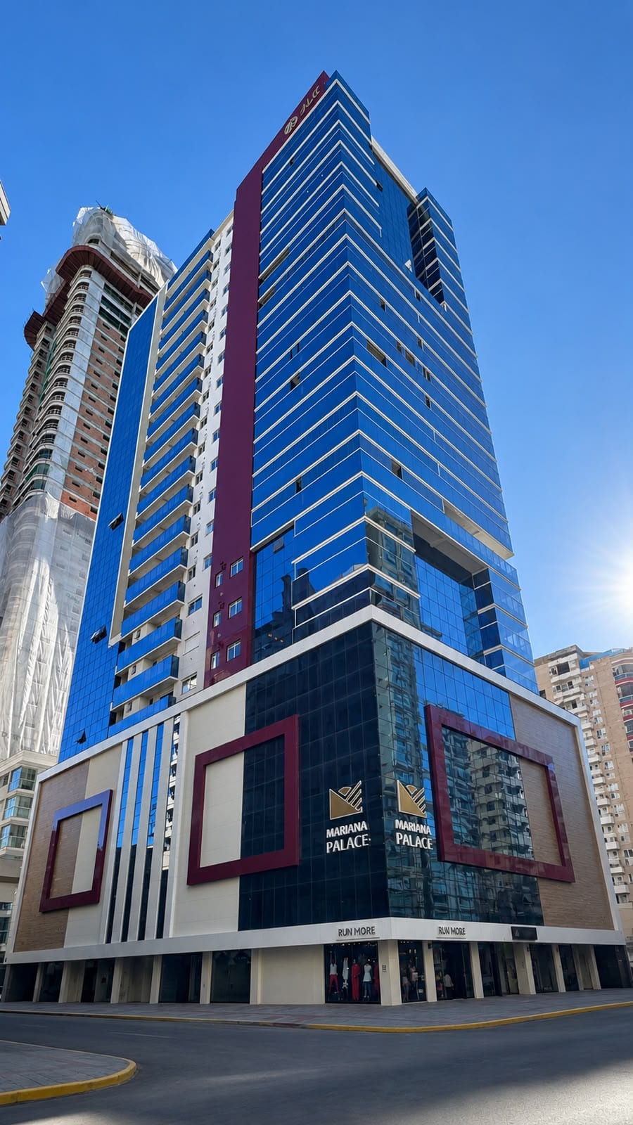 Apartamento 4 suítes mobiliado frente mar no Mariana Palace, Meia Praia, Itapema
