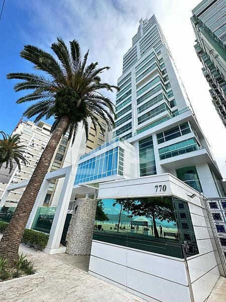 Apartamento 3 suítes mobiliado no Ed. Metrópolis, Centro, Balneário Camboriú
