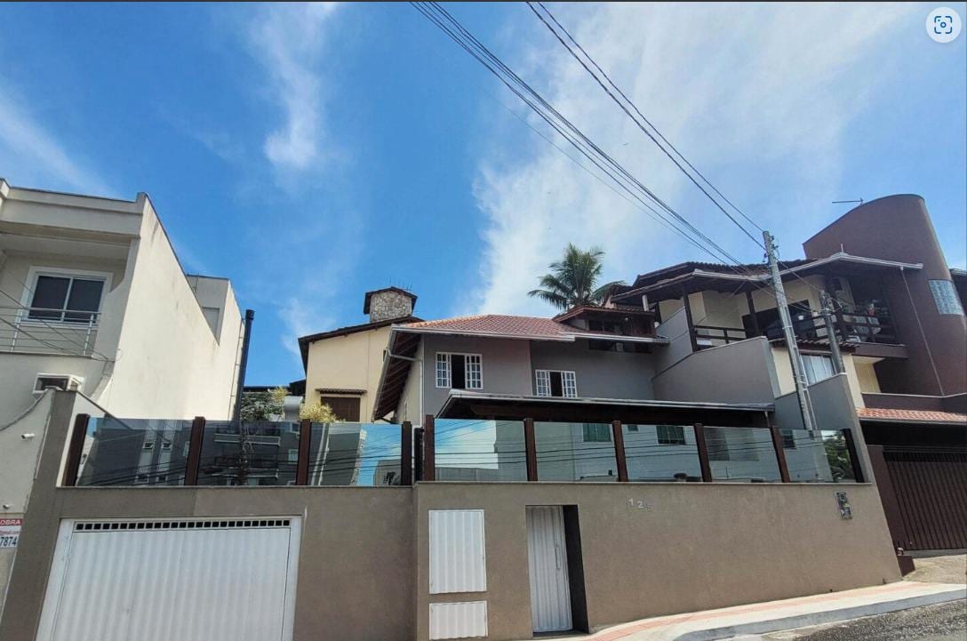 Casa 3 dormitórios na Rua Flamingo, Ariribá, Balneário Camboriú