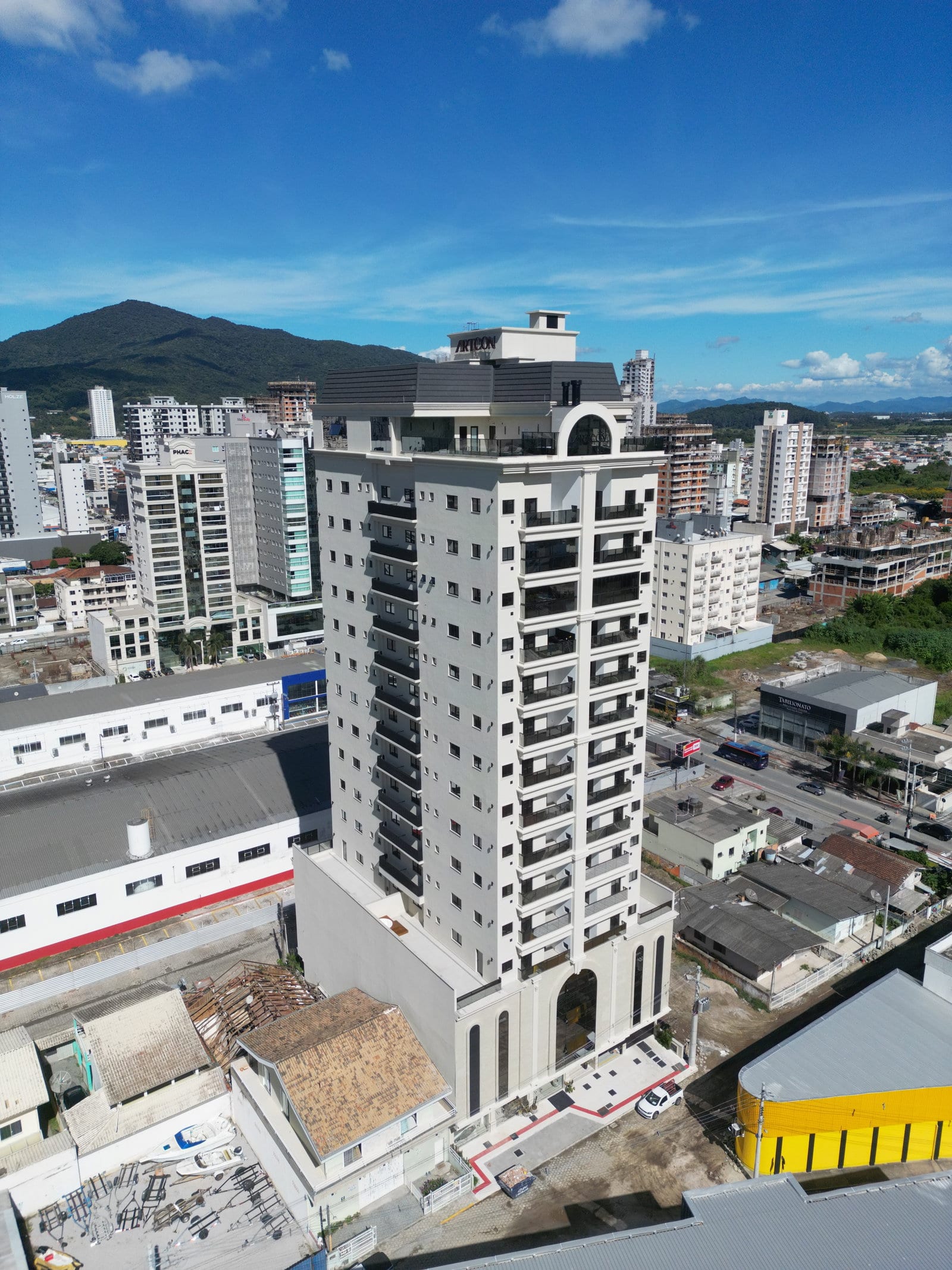 Apartamento 2 suítes mobiliado no Ed. Heritage, Perequê, Porto Belo