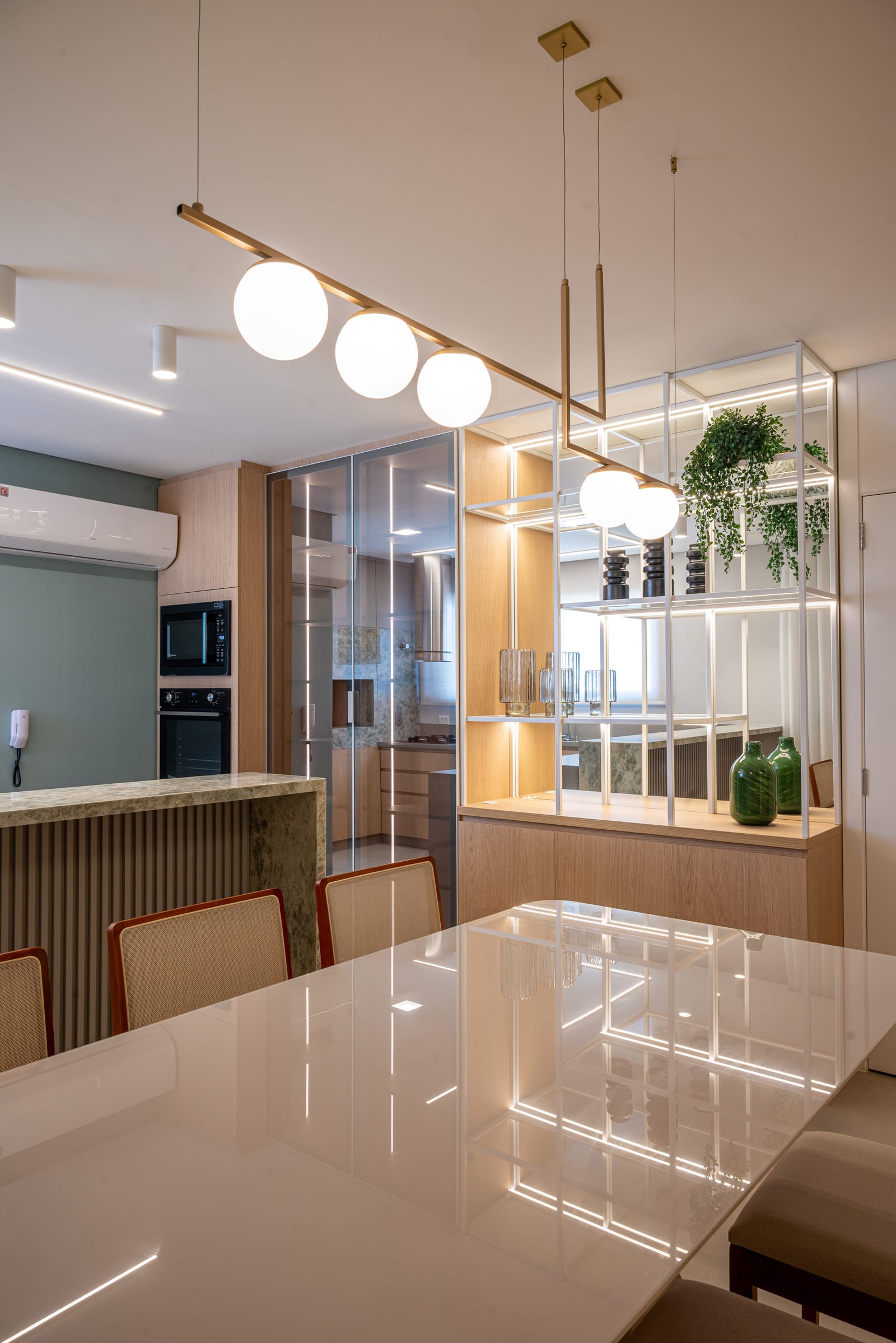 Apartamento 3 suítes mobiliado para locação anual no Ed. Palazzo Del Sole, Centro, Balneário Camboriú