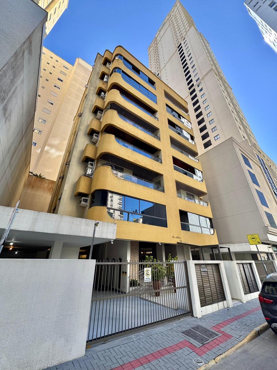 Apartamento 3 dormitórios no Residencial Milena, Meia Praia, Itapema