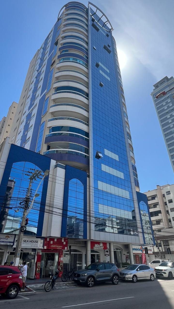 Apartamento 4 suítes mobiliado frente mar no Ed. Mount Everest, Meia Praia, Itapema