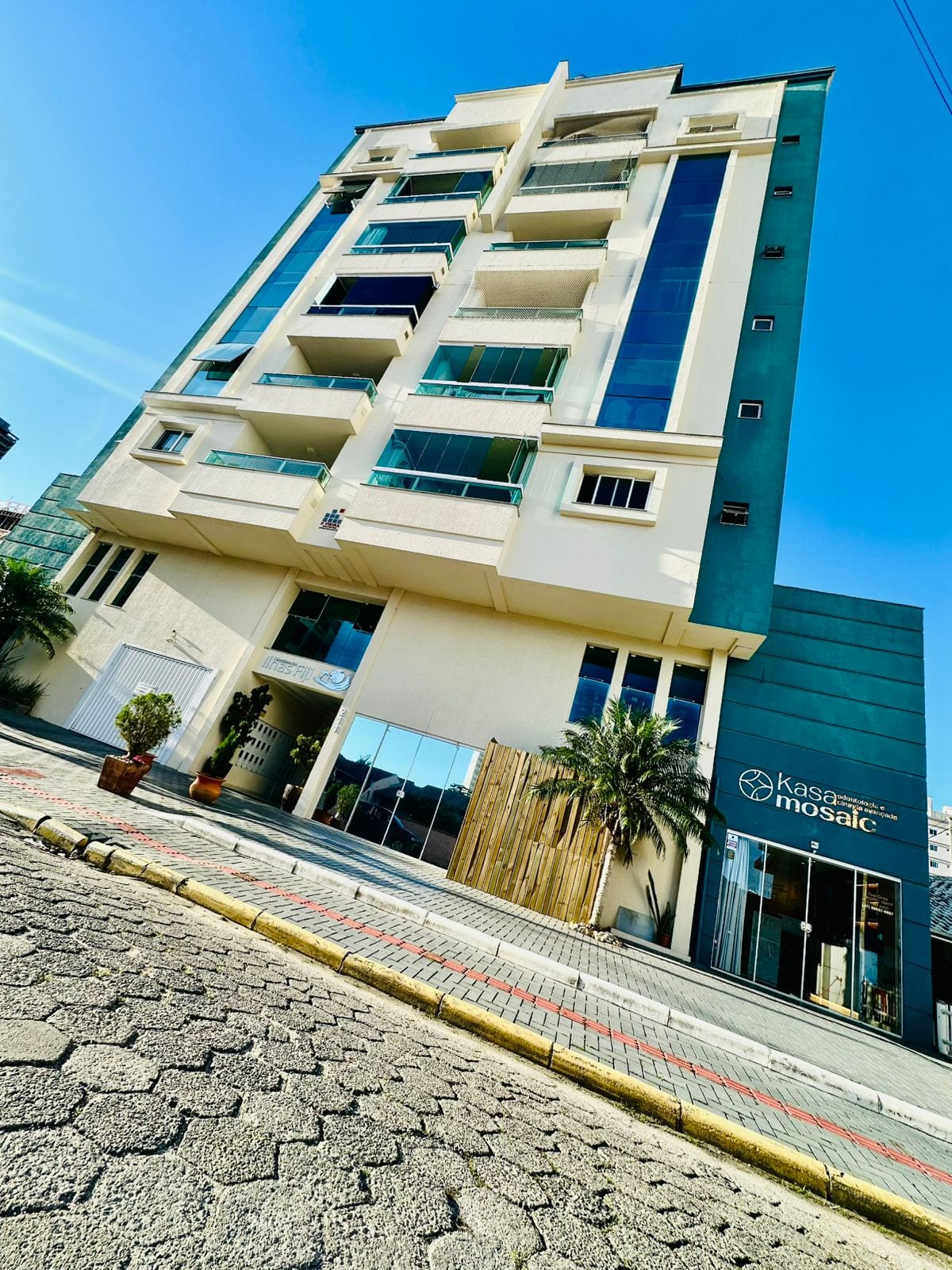 Apartamento 3 dormitórios no Ed. Ilhas Fiji, Perequê, Porto Belo