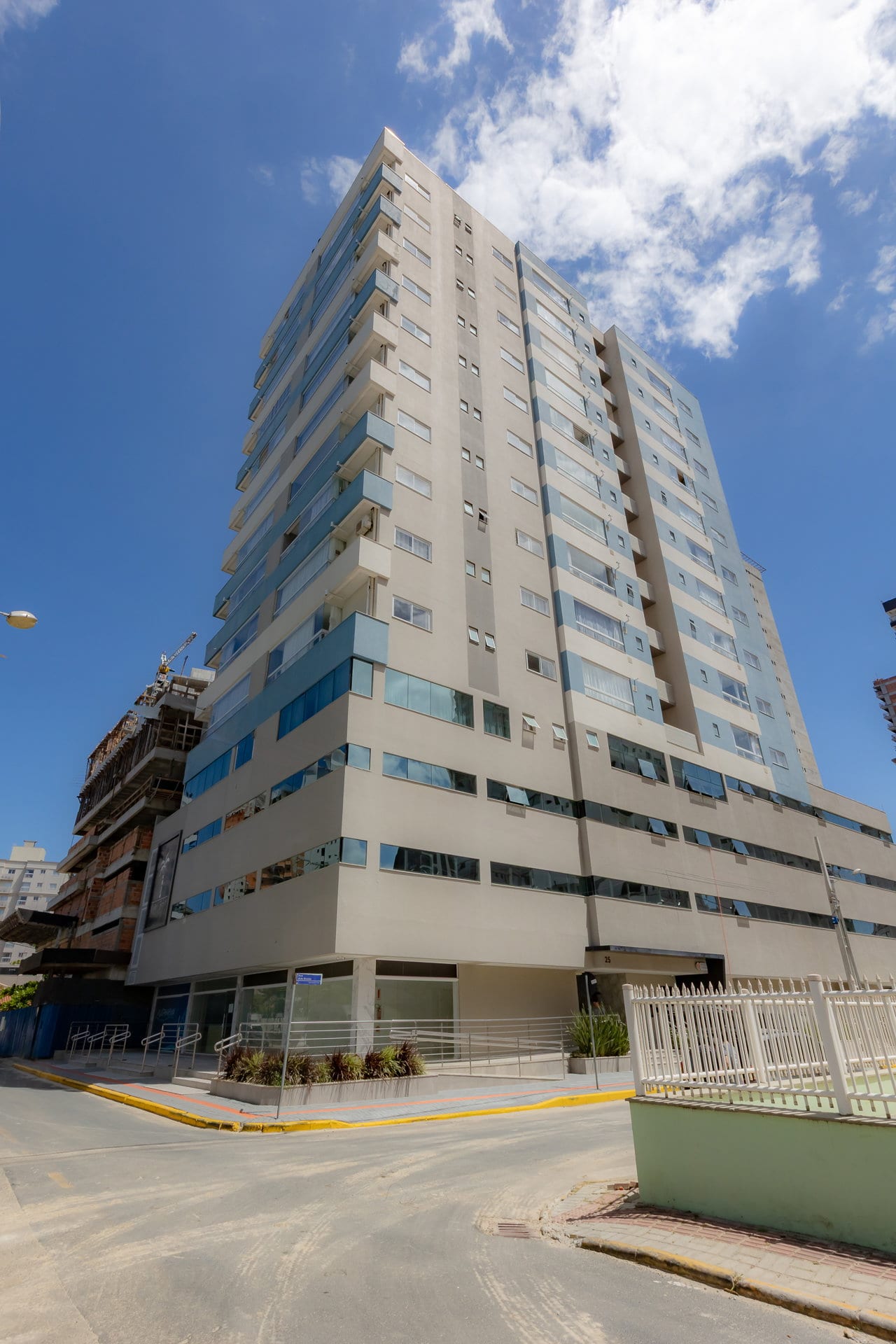 Apartamento 2 suítes mobiliado na Rua Aldo Brando, Perequê, Porto Belo