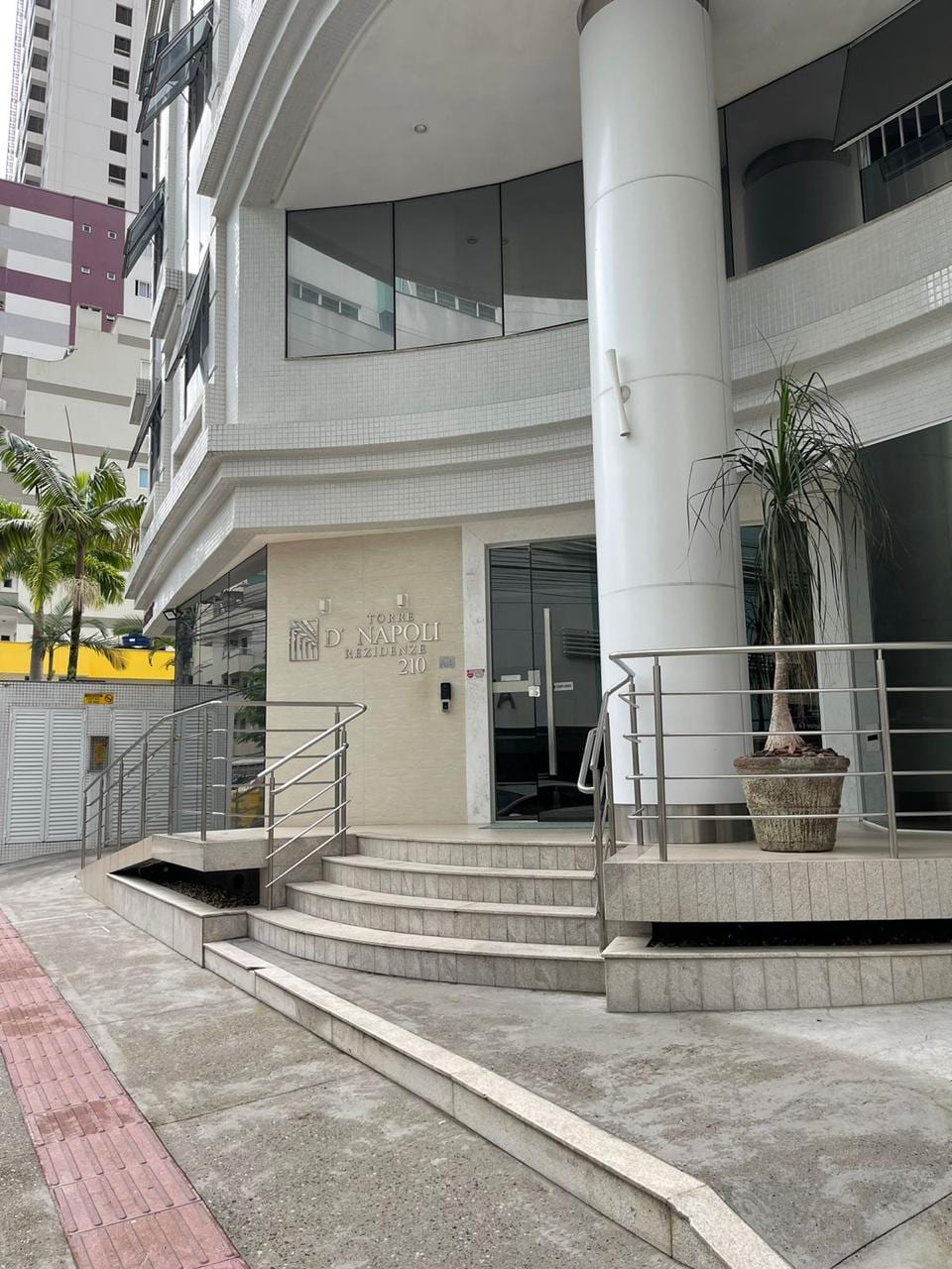 Apartamento 3 suítes mobiliado no Ed. Torre d'Napoli, Centro, Balneário Camboriú