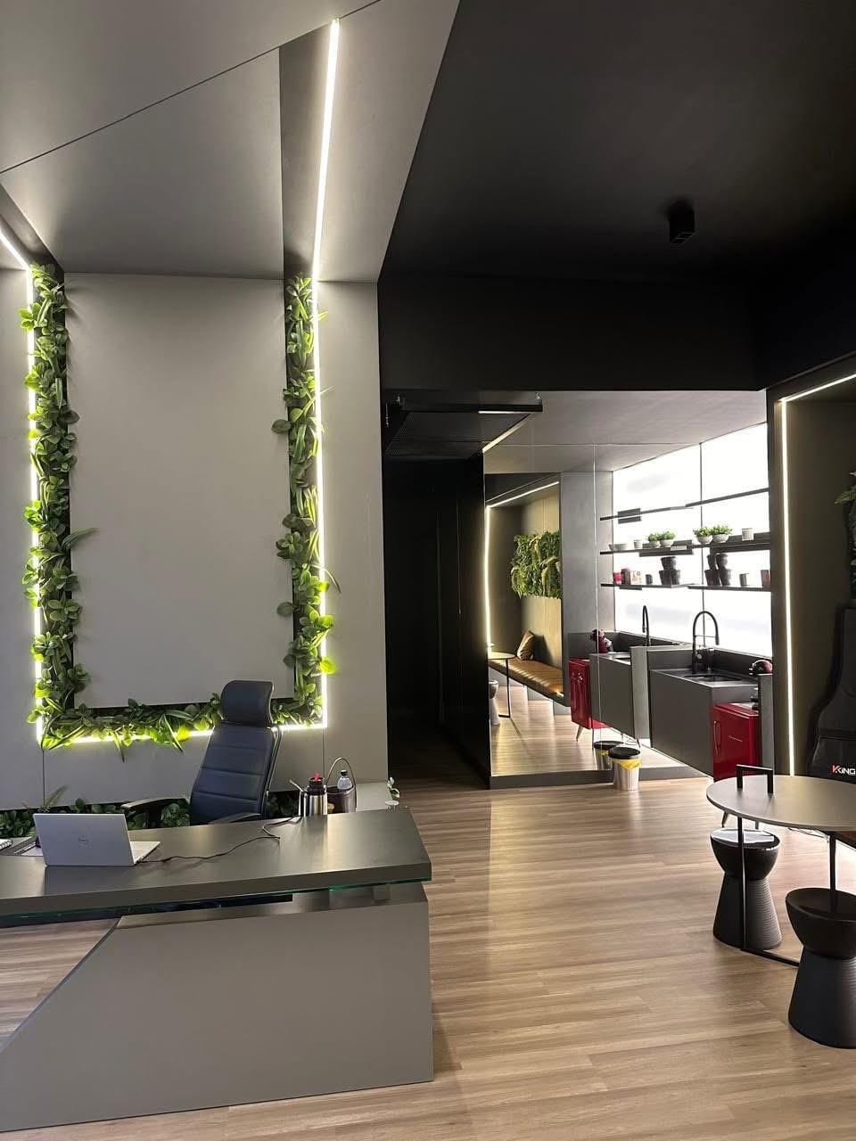 Sala comercial mobiliada na Rua 272, Meia Praia, Itapema