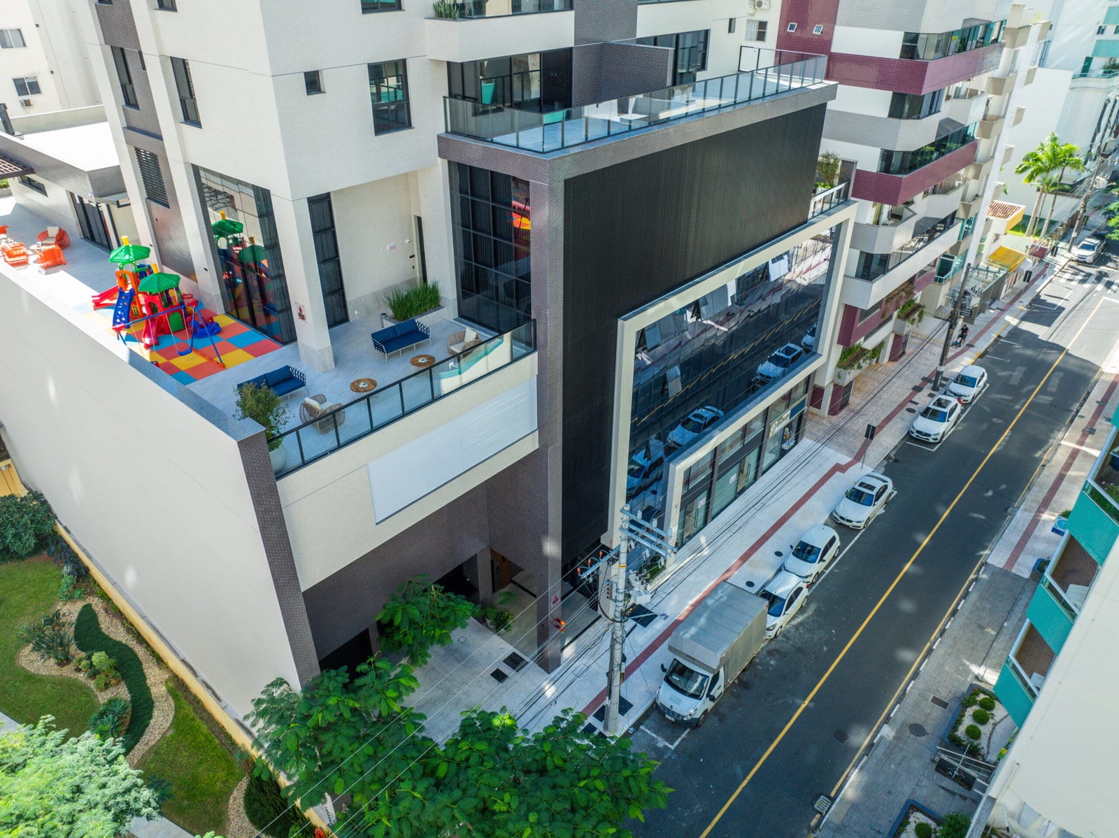 Apartamento 4 dormitórios mobiliado no Ed. Tesla Residencial, Centro, Balneário Camboriú
