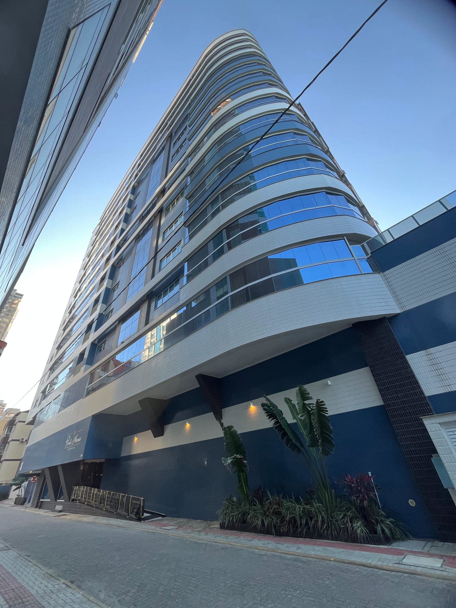 Apartamento 3 dormitórios mobiliado no Ed. Punta Arenas Residencial, Centro, Itapema