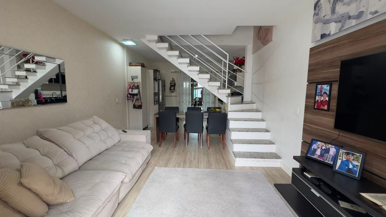 Casa 2 dormitórios semimobiliado na Alameda Belo Horizonte, Areias, Camboriú