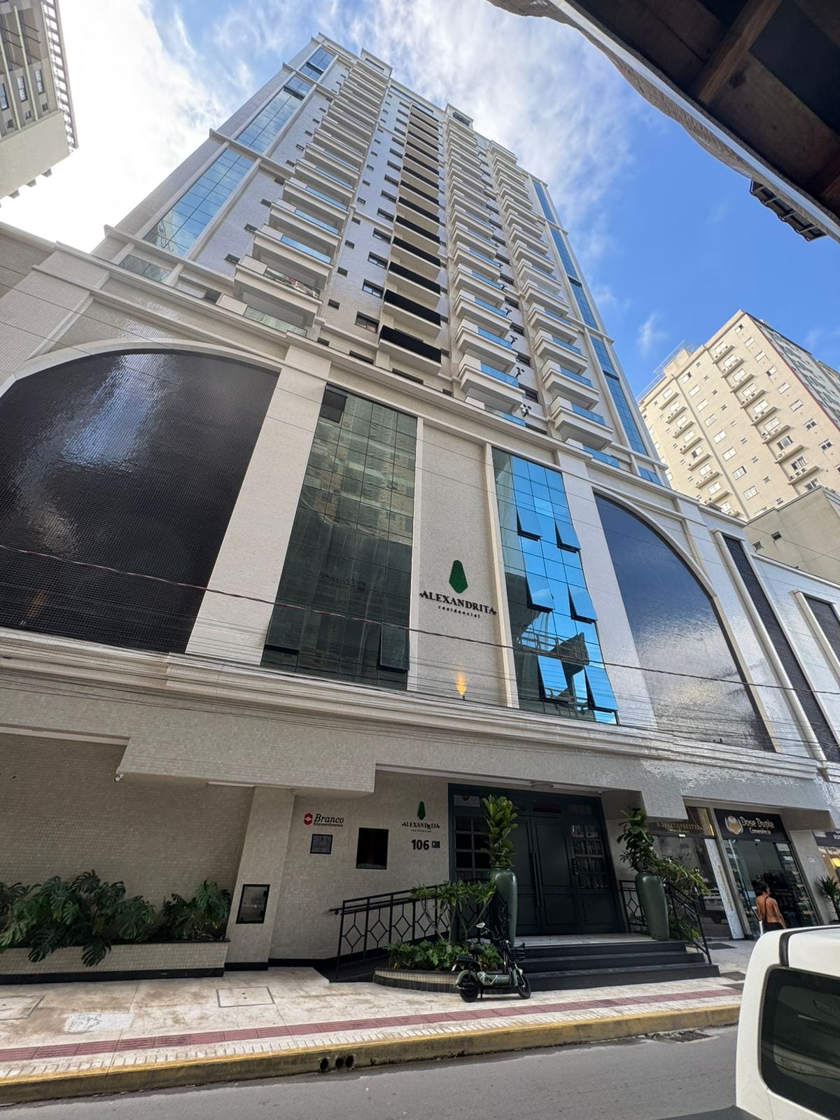 Apartamento 2 suítes mobiliado no Ed. Alexandrita, Morretes, Itapema