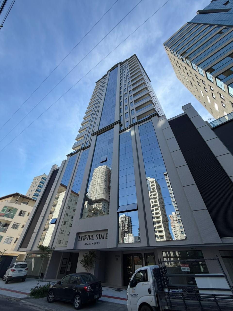 Apartamento 3 suítes mobiliado no Ed. Empire State, Perequê, Porto Belo
