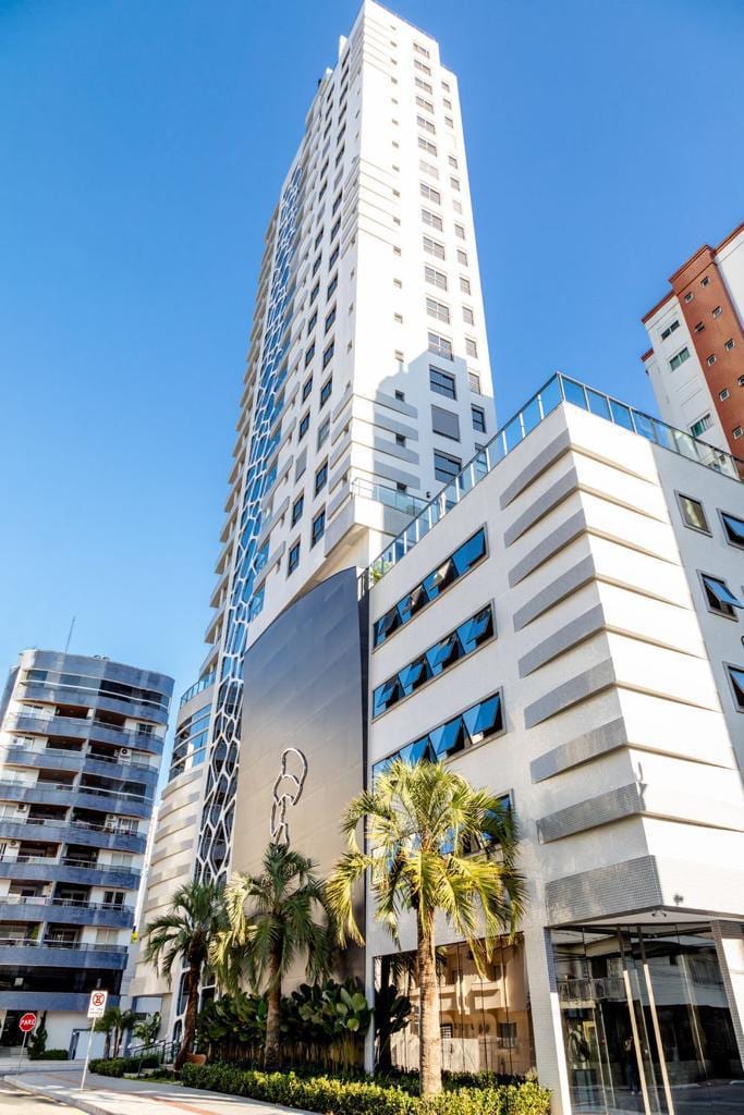 Apartamento 4 suítes mobiliado no Ed. Torre de Mallorca, Centro, Balneário Camboriú