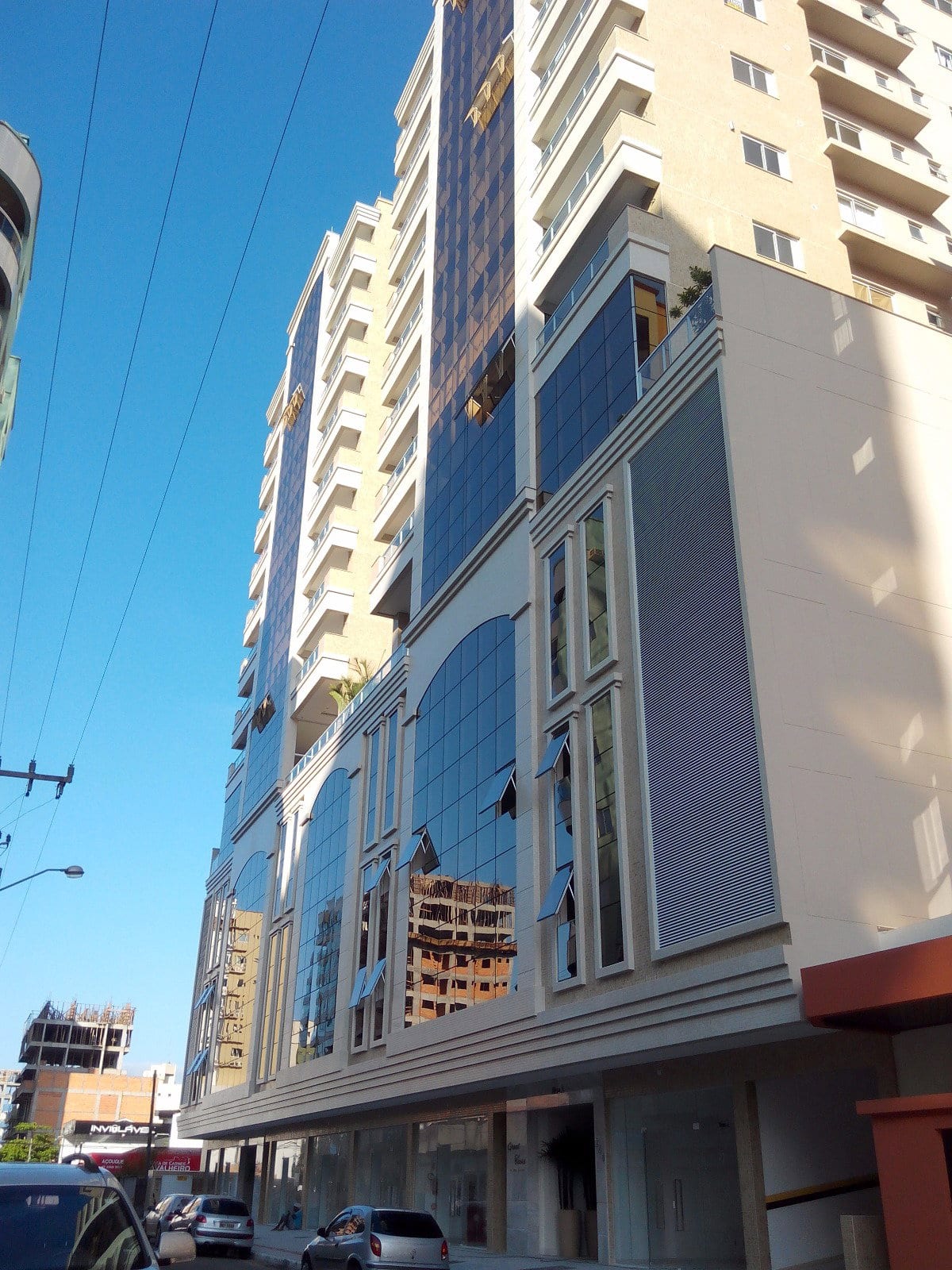 Apartamento 3 suítes mobiliado no Grand Towers, Meia Praia, Itapema