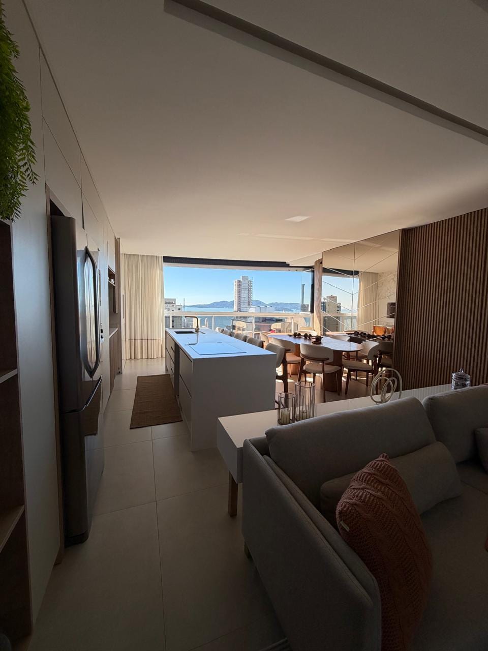 Apartamento 3 suítes mobiliado na Rua 334, Meia Praia, Itapema