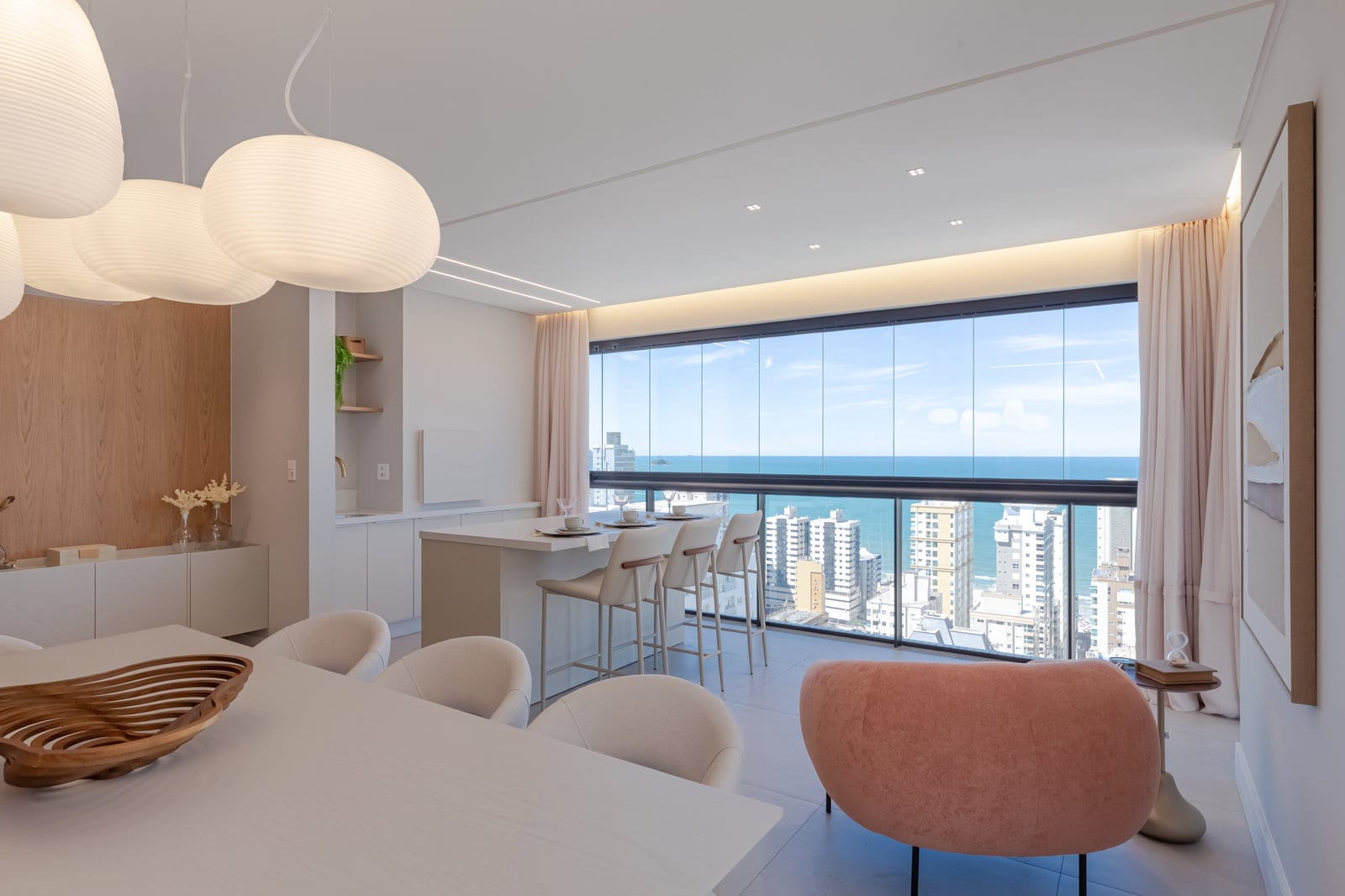 Apartamento 3 suítes mobiliado na Rua 234, Meia Praia, Itapema