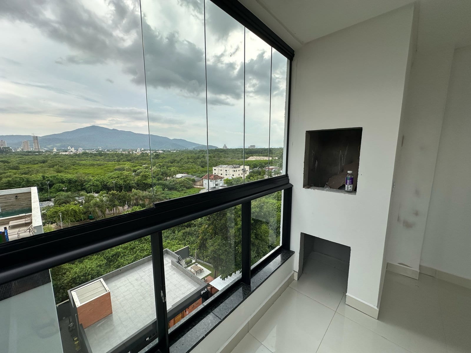Apartamento 3 suítes no Residencial Montenegro, Meia Praia, Itapema