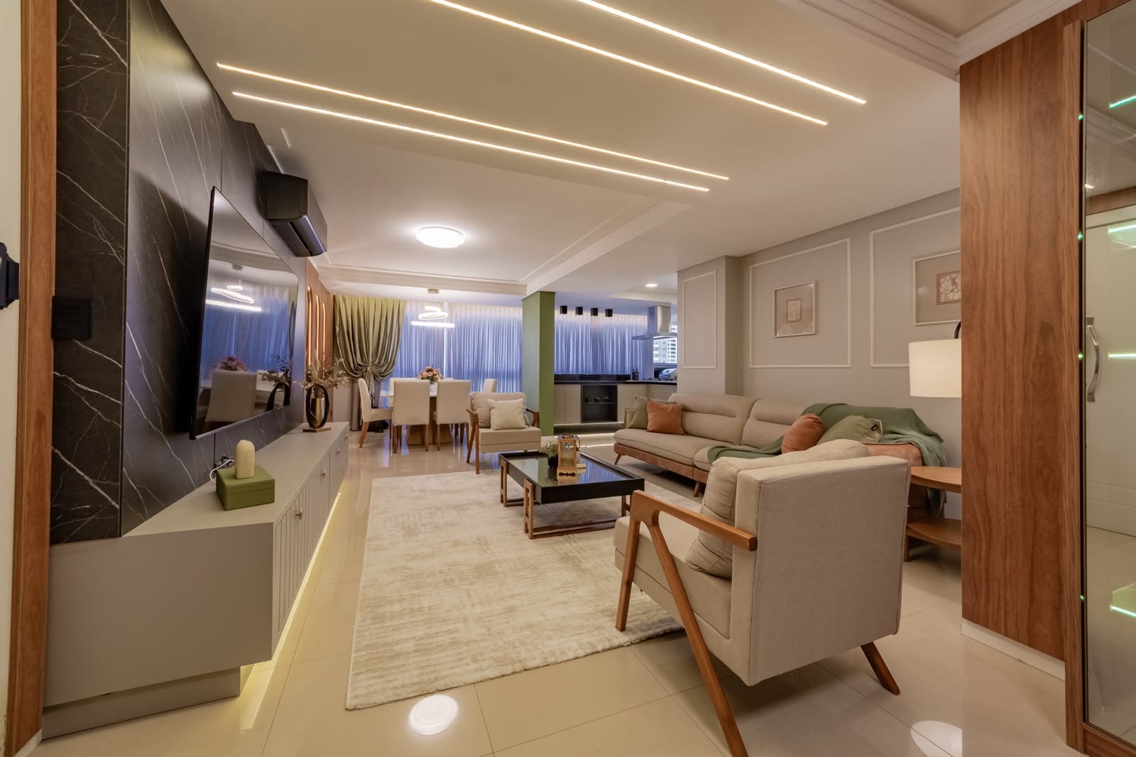 Apartamento 3 suítes mobiliado no Ed. Costa Atlântica, Centro, Balneário Camboriú