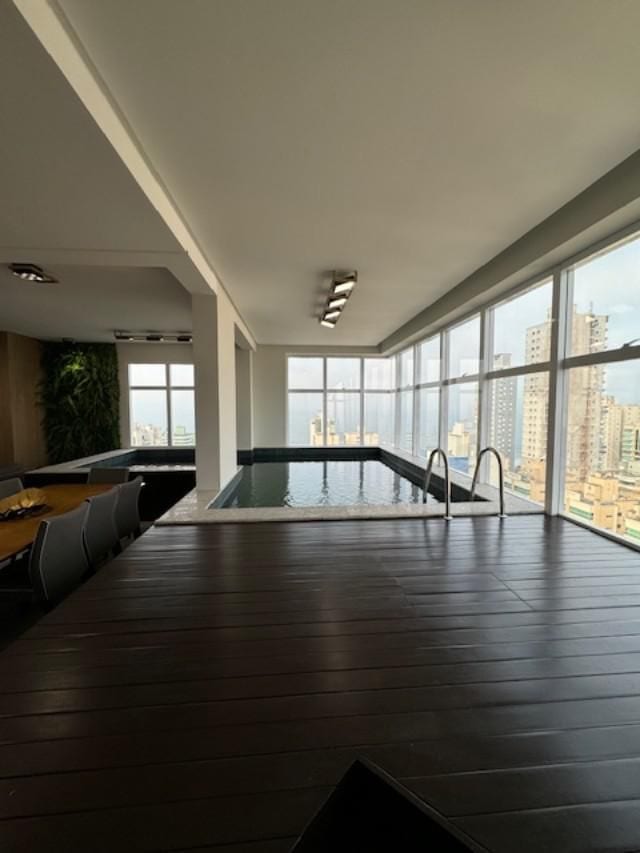 Apartamento 5 suítes no Ed. Águas Cristalinas, Meia Praia, Itapema