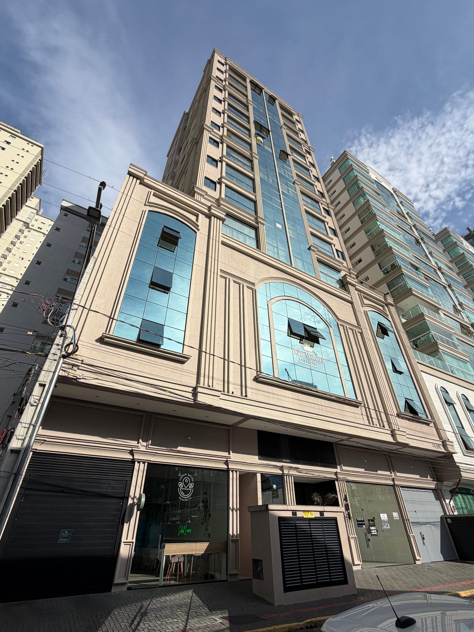 Apartamento 3 suítes mobiliado frente mar no Ed. Dom Mateus, Meia Praia, Itapema