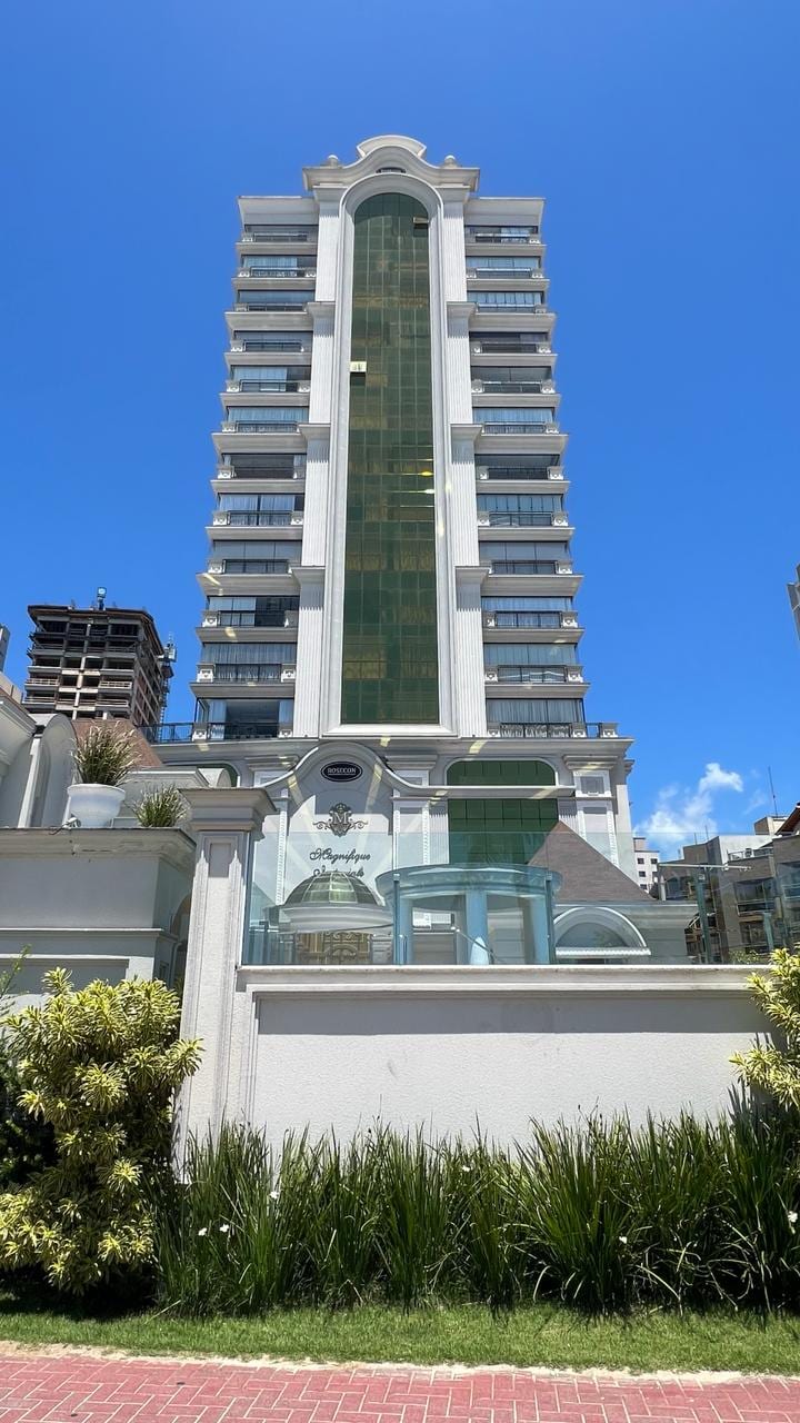 Apartamento 4 suítes mobiliado frente mar no Ed. Magnifique Imperiale, Meia Praia, Itapema