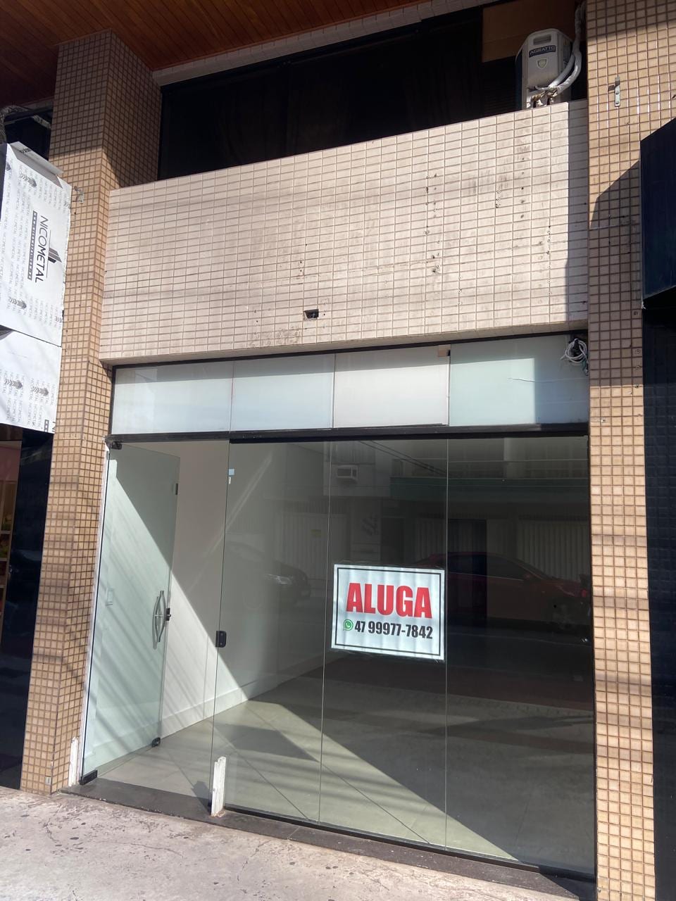 Sala comercial para locação no Ed. Solar Grimaldi, Centro, Balneário Camboriú