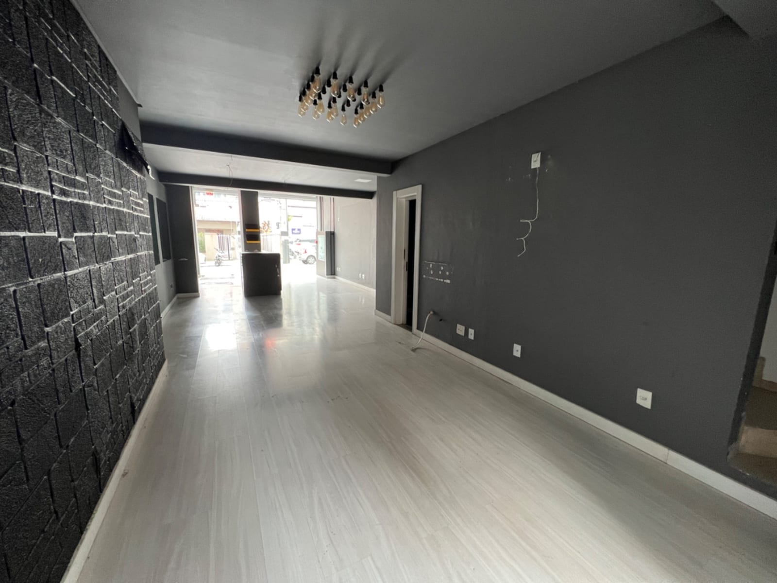 Sala comercial no Ed. Algaleo, Centro, Balneário Camboriú