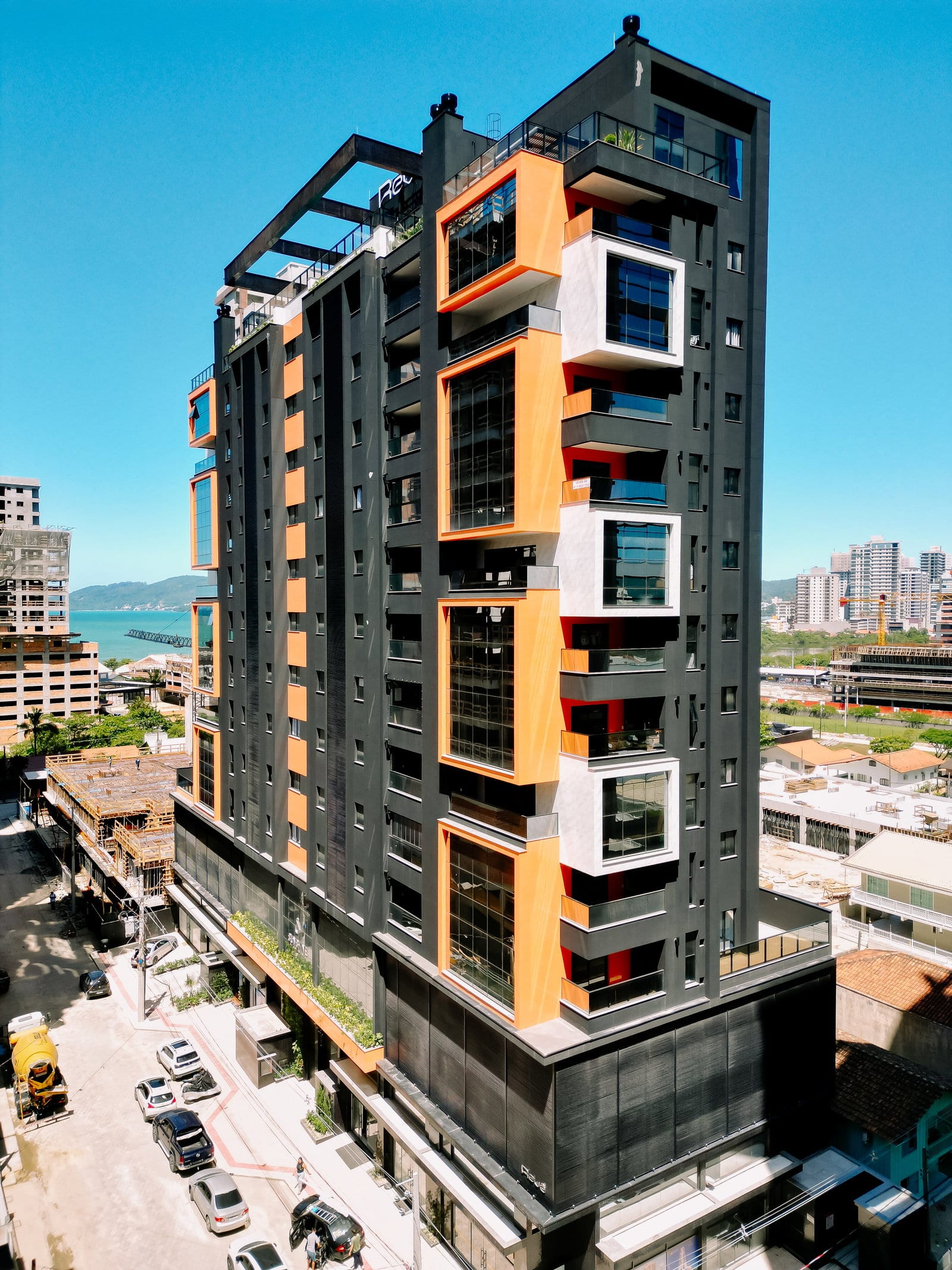 Apartamento 3 suítes mobiliado no Ed. Sunshine Apartaments, Perequê, Porto Belo