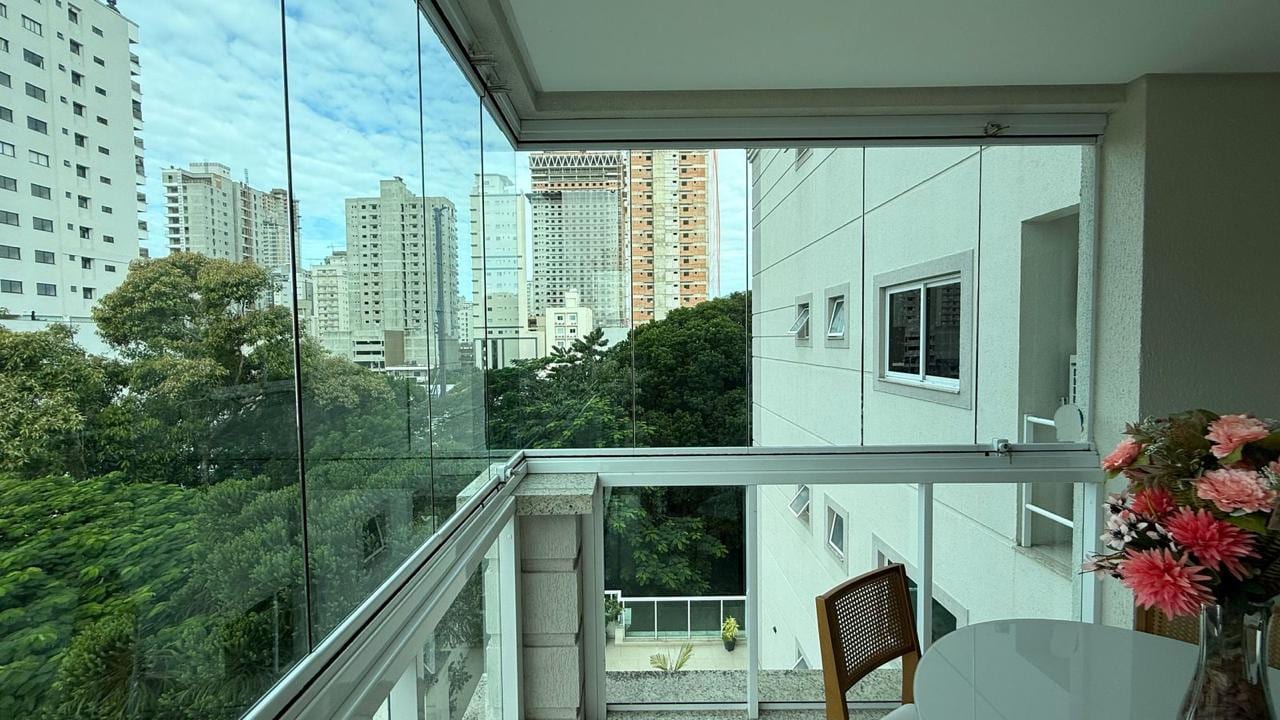 Apartamento 2 dormitórios mobiliado vista mar no Ed. Champs Elysees, Meia Praia, Itapema