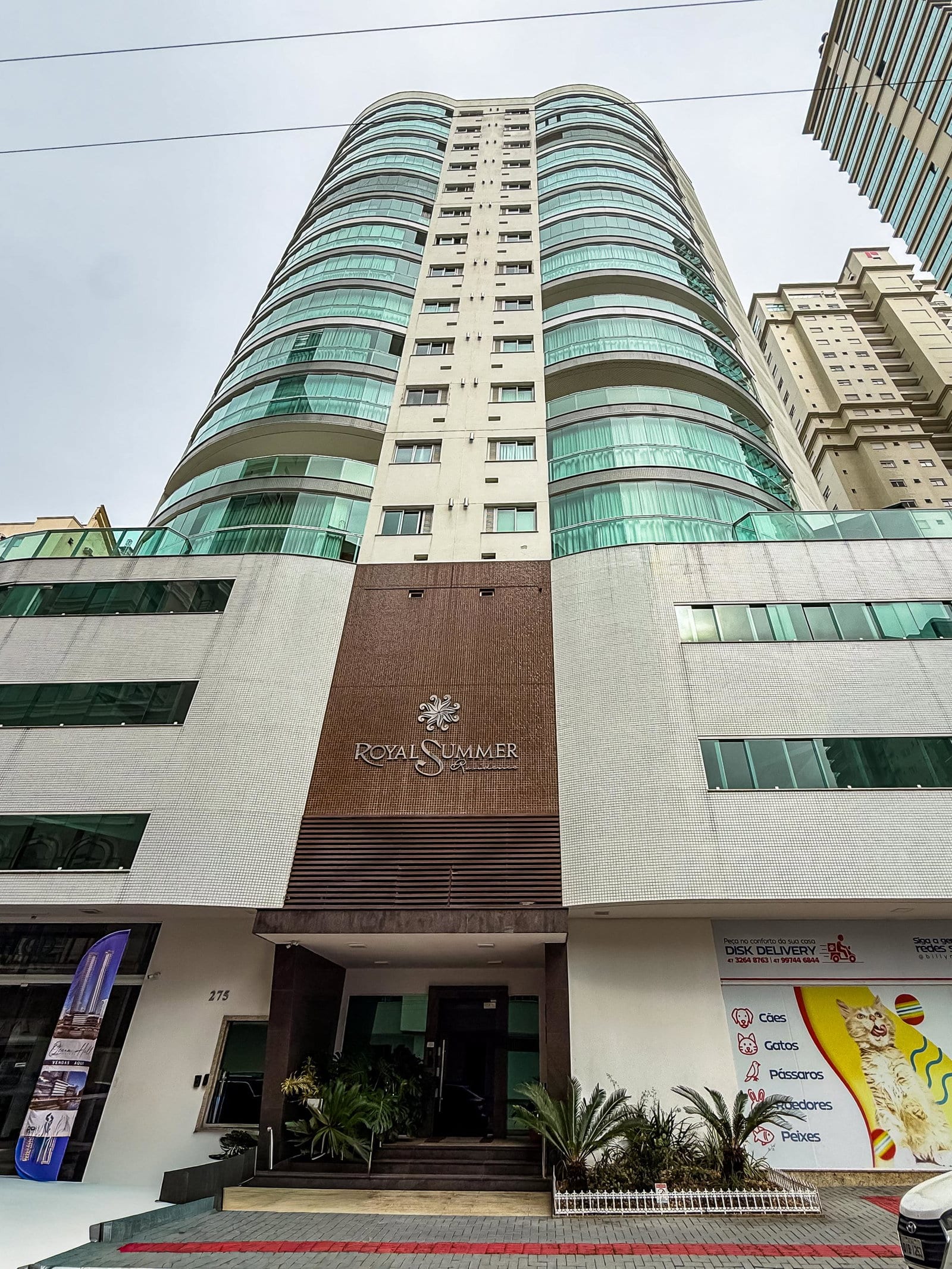 Apartamento 3 suítes mobiliado no Ed. Royal Summer, Meia Praia, Itapema