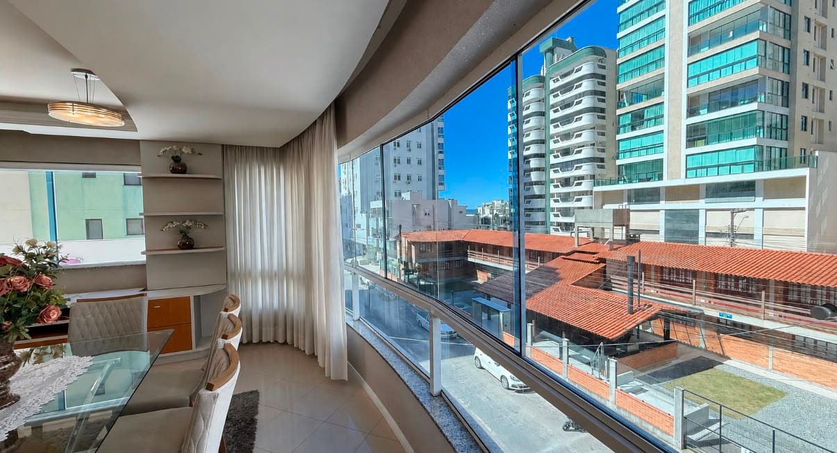 Apartamento 4 dormitórios mobiliado vista mar no Ed. Portal do Atlântico, Meia Praia, Itapema