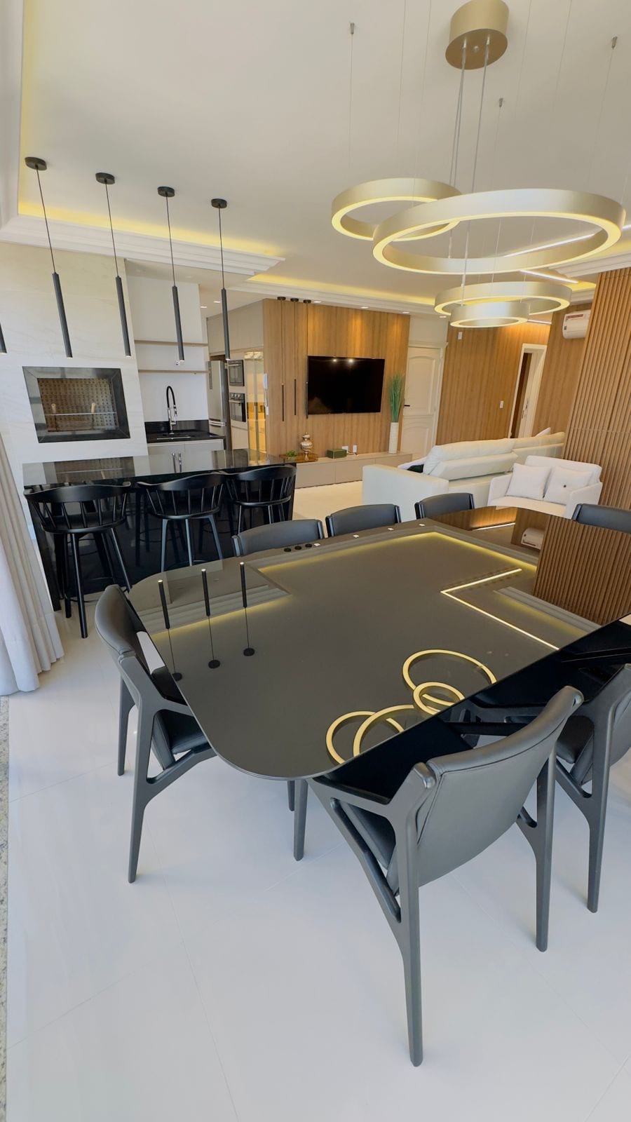 Apartamento 4 suítes no Ed. Marie Antoniette, Meia Praia, Itapema