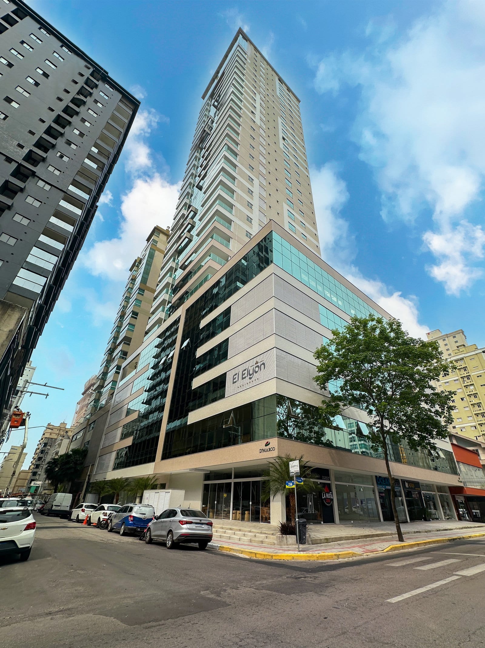 Apartamento 4 suítes no Ed. El Elyon, Meia Praia, Itapema