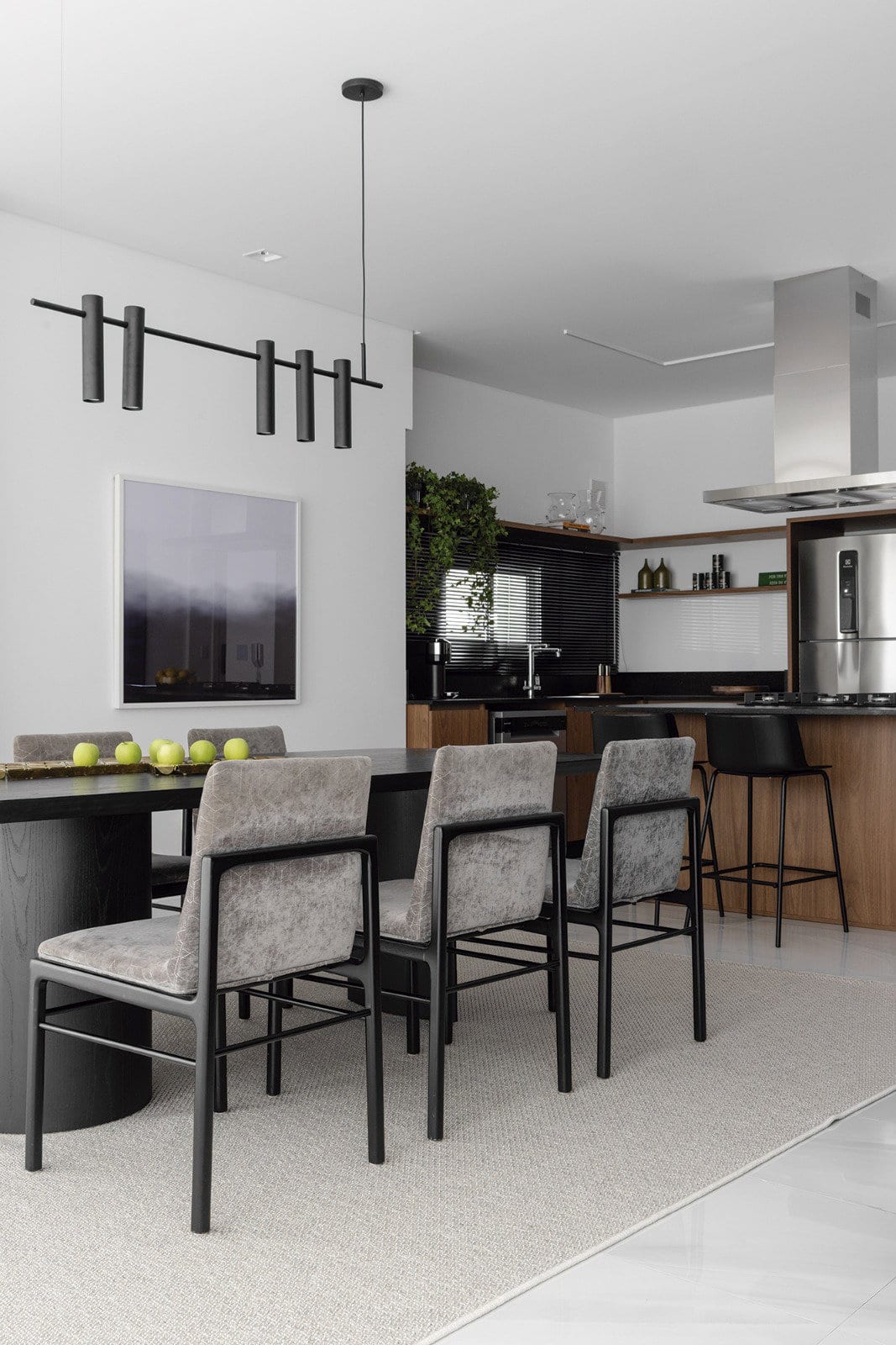 Apartamento 4 suítes mobiliado no Ed. Zaha Building, Meia Praia, Itapema