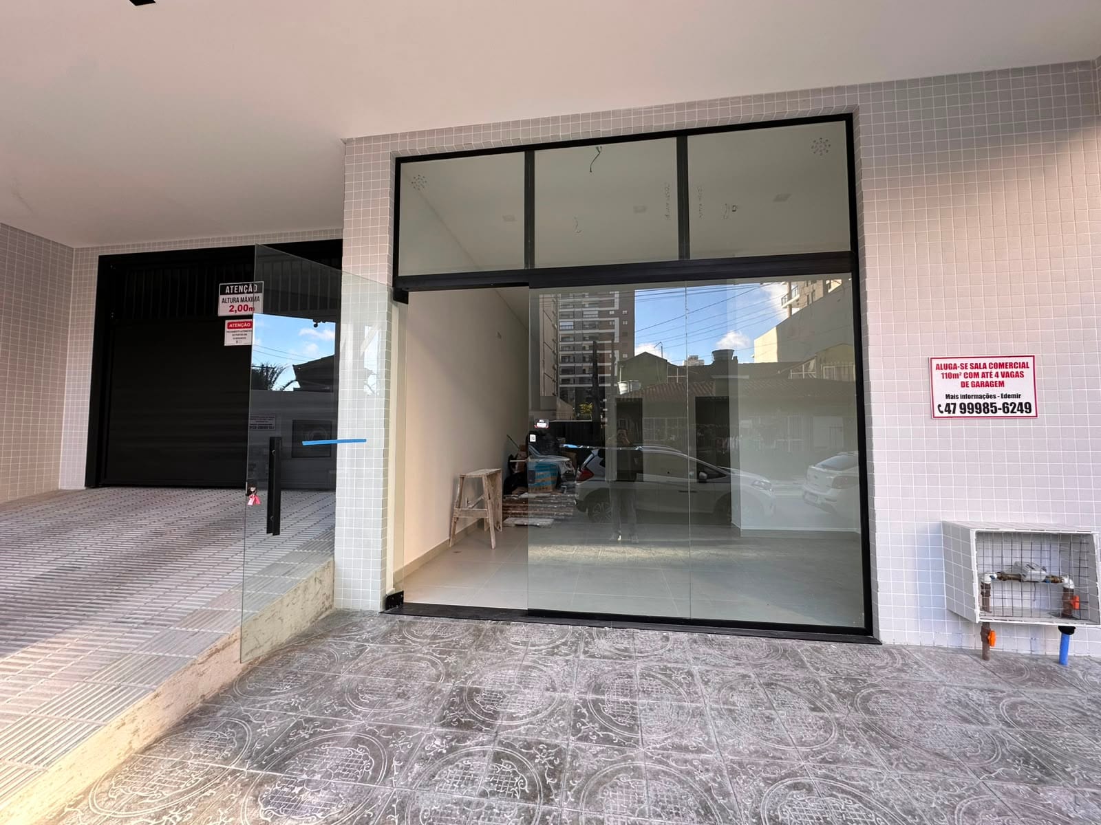 Sala comercial na Rua 286, Meia Praia, Itapema