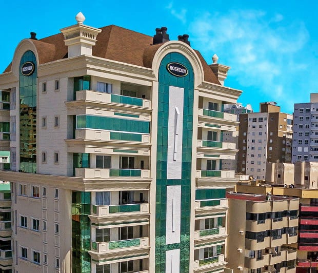 Apartamento 4 suítes mobiliado no Ed. Villa Provence, Meia Praia, Itapema