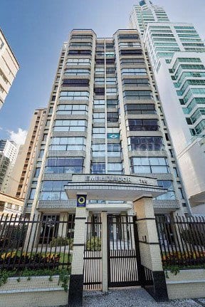 Apartamento 3 dormitórios mobiliado para locação anual no Ed. Embaixador, Centro, Balneário Camboriú