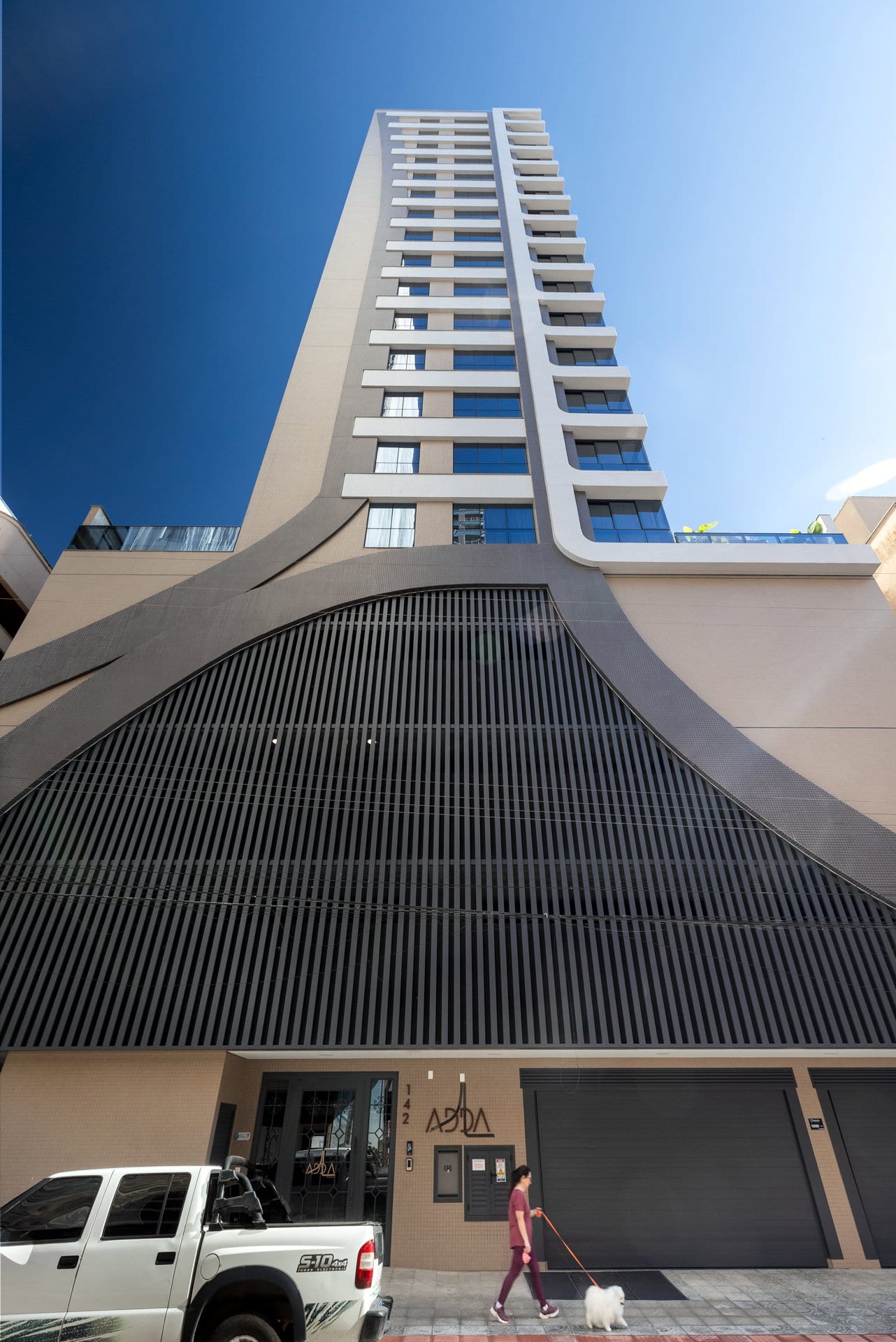 Apartamento 4 suítes mobiliado no Ed. Adda, Meia Praia, Itapema