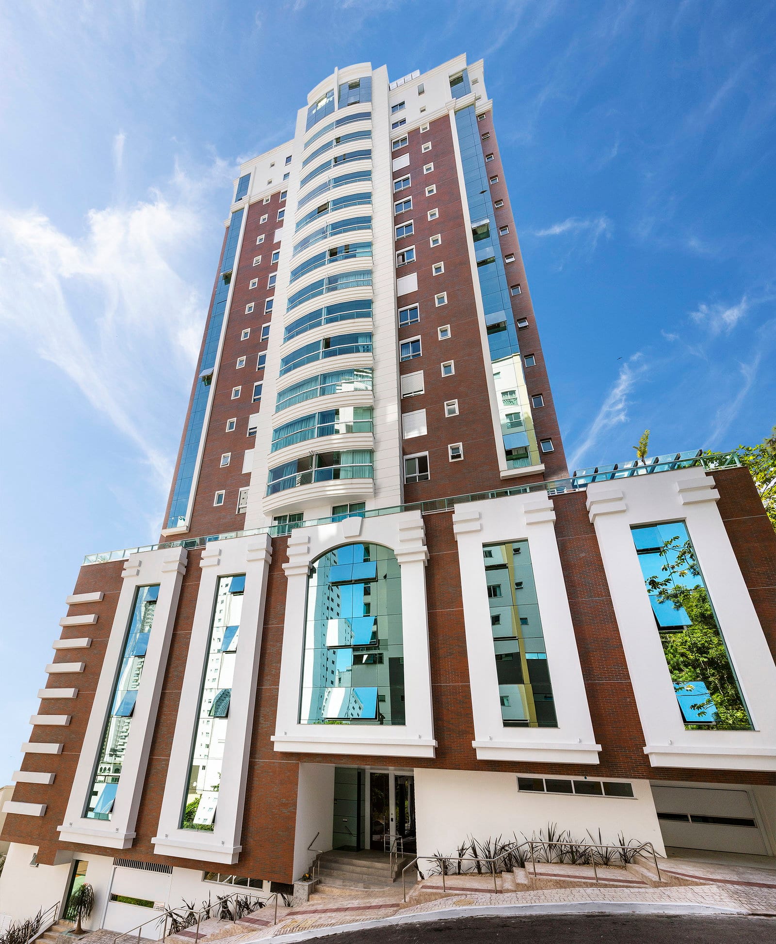 Apartamento 3 suítes mobiliado na Rua José Venâncio dos Santos, Pioneiros, Balneário Camboriú