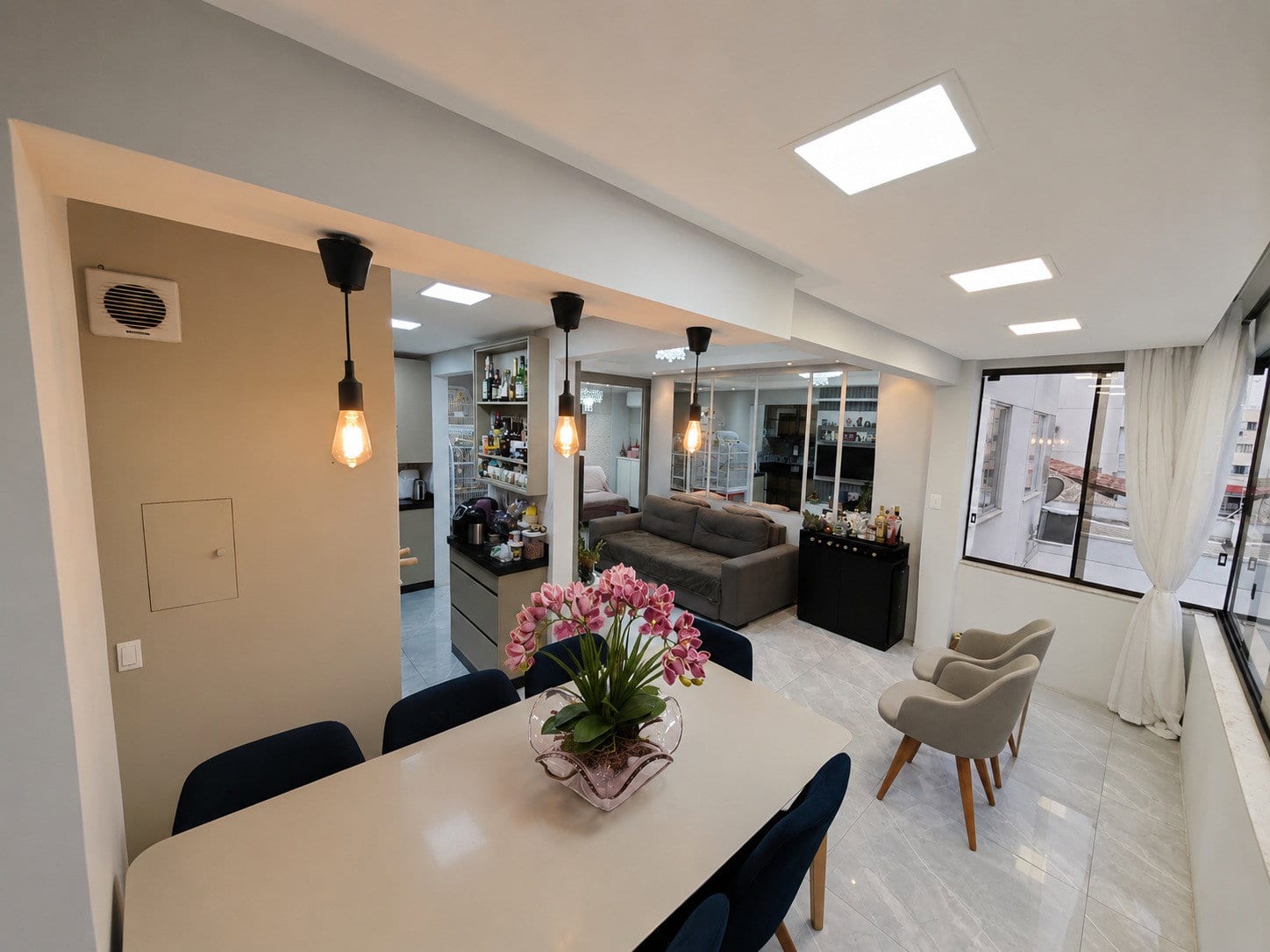Apartamento 2 dormitórios mobiliado no Ed. Maria Júlia, Centro, Balneário Camboriú