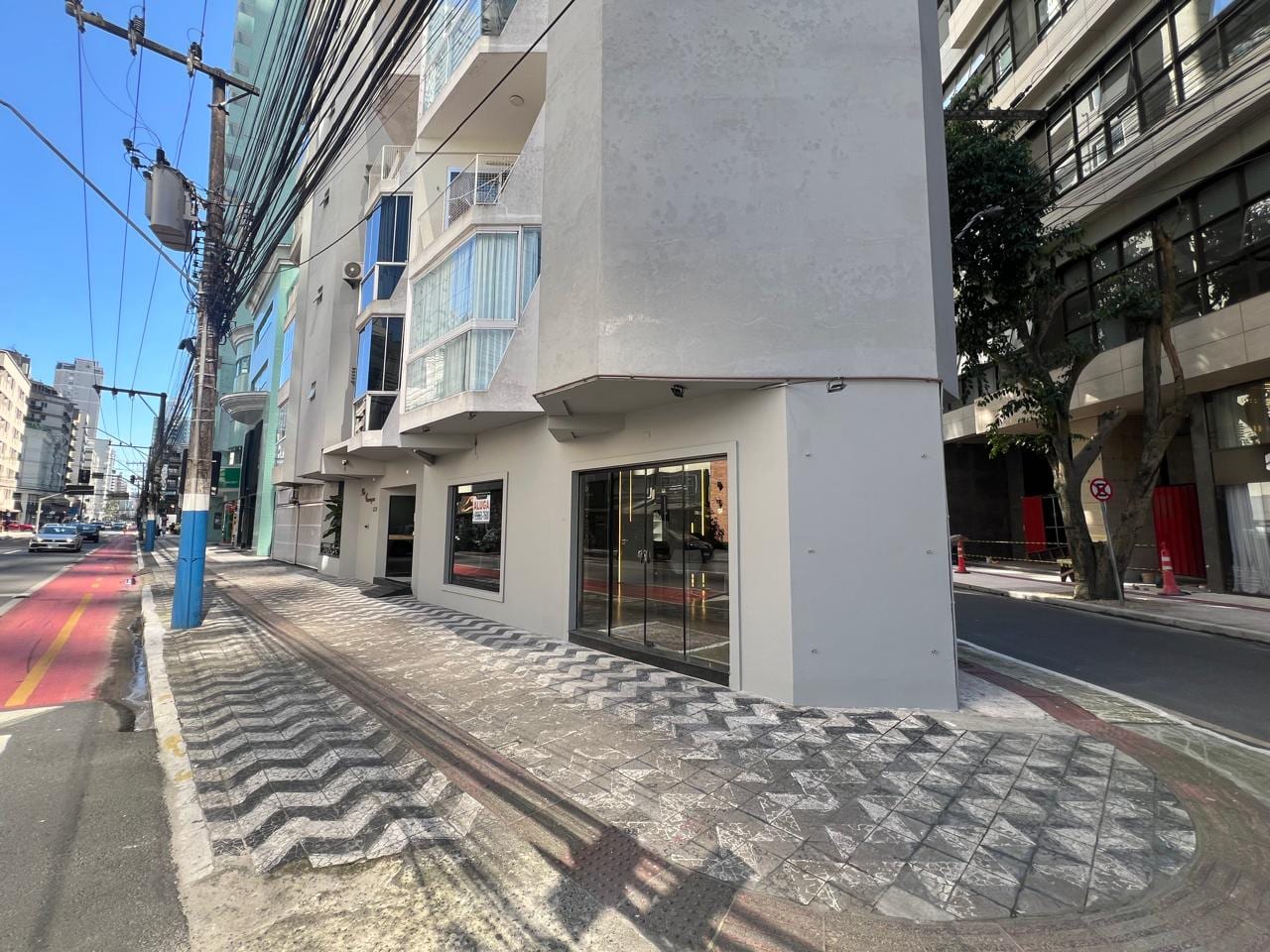 Sala comercial para locação no Ed. Curaçao, Centro, Balneário Camboriú